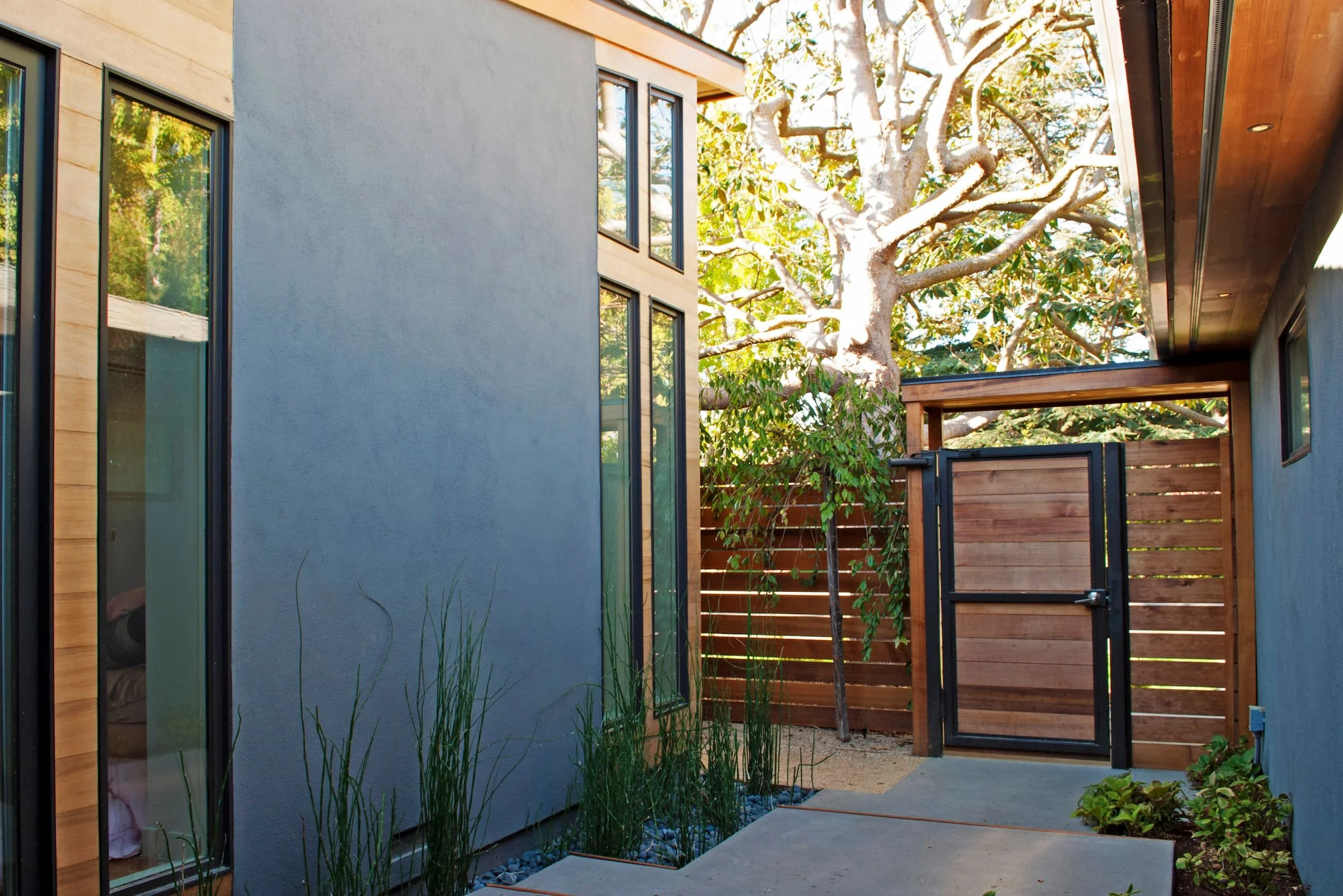 ojanen-chiou-architects-residential-remodel-addition-mountain-veiw-ranch-entry-court-gate.jpg