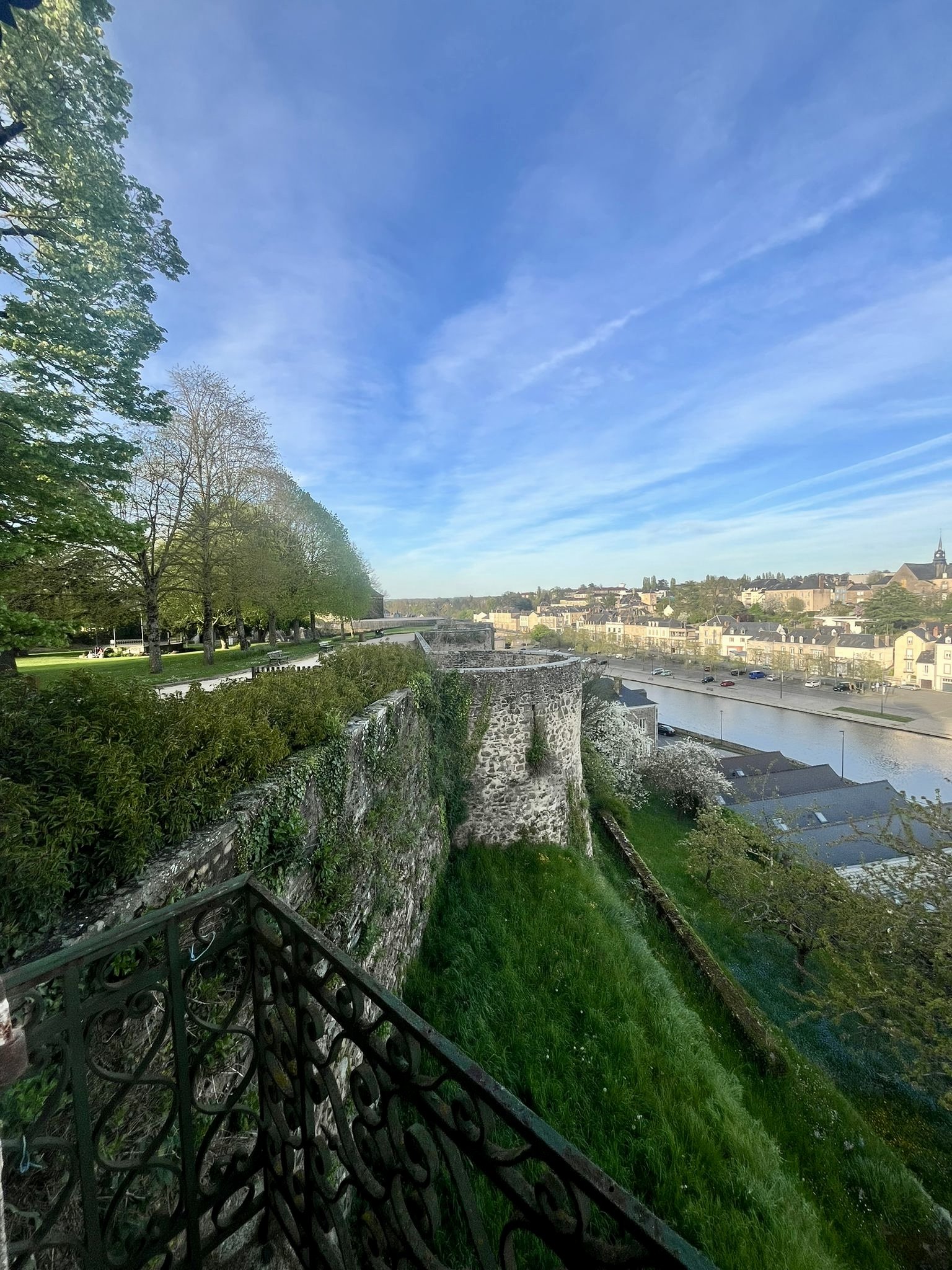 Parc chateau, vue de la chambre de la tour.jpeg