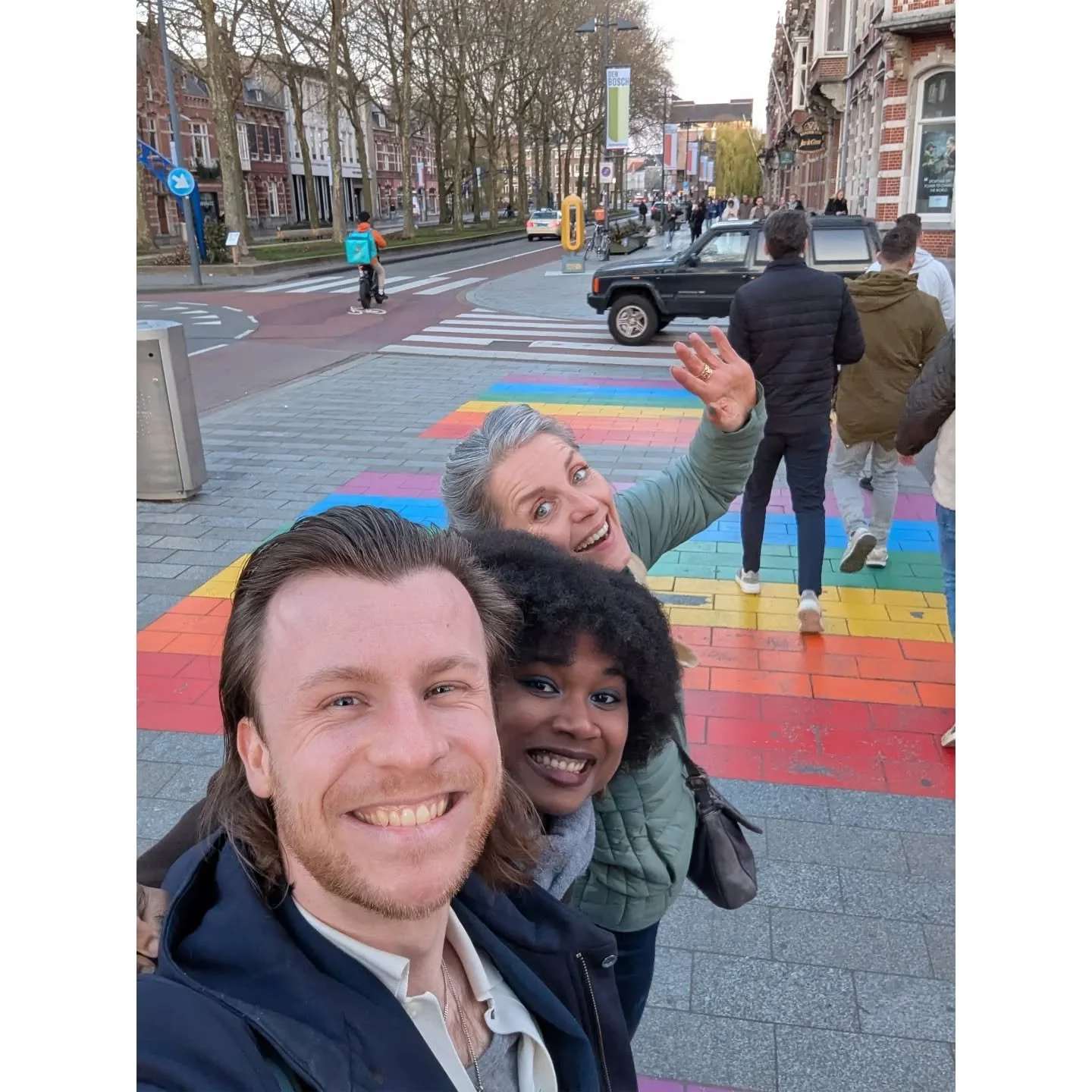 1/5
Het was weer tijd voor AMAI! 🙏😍🌻🎈 Dit jaar geen Award maar een publicatie prijs in het nieuwe magazine AMAIZING! En als winnaars zijn we naar AMAI 2025 gegaan om het nieuwe magazine te vieren en samen te genieten van hoe Po&euml;zie op Instag