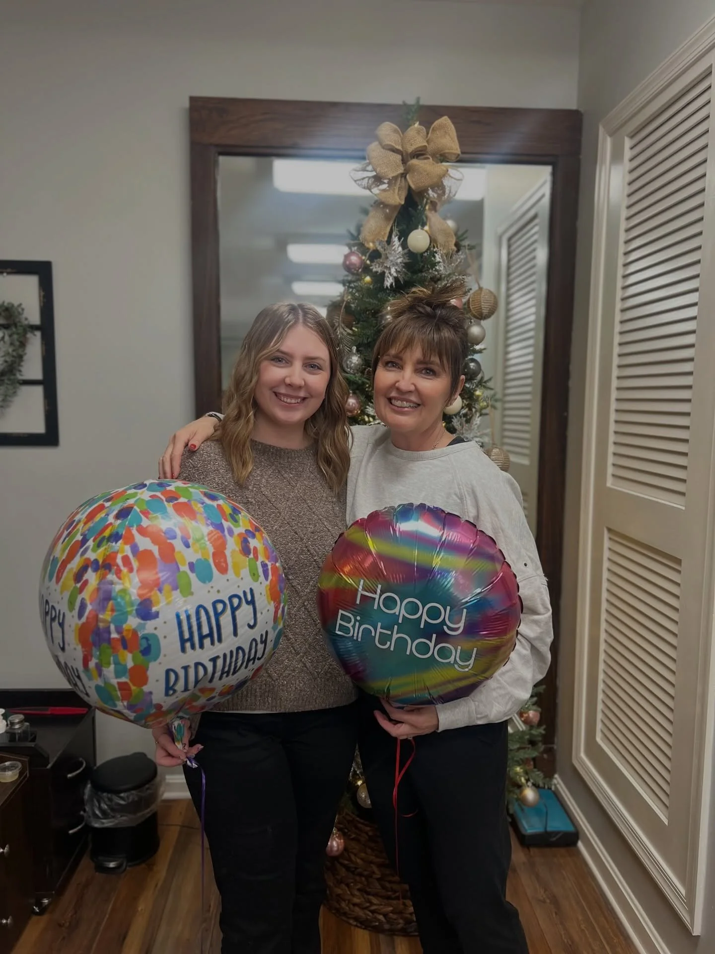 Happy birthday @renas_hair_page and Andi! 🥳