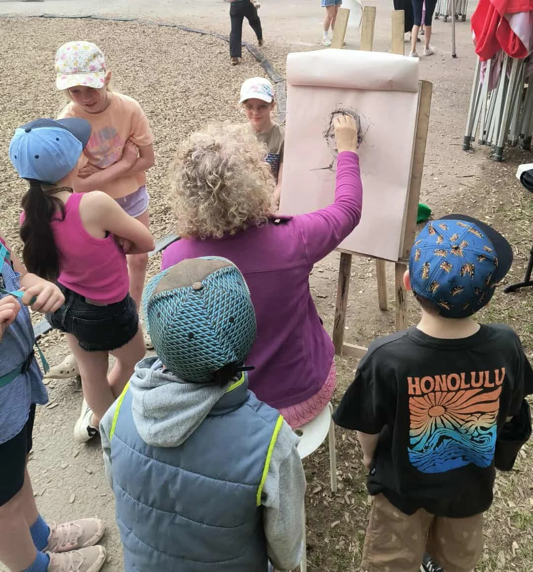 Rencontres intergénérationnelles à travers l'art du portrait