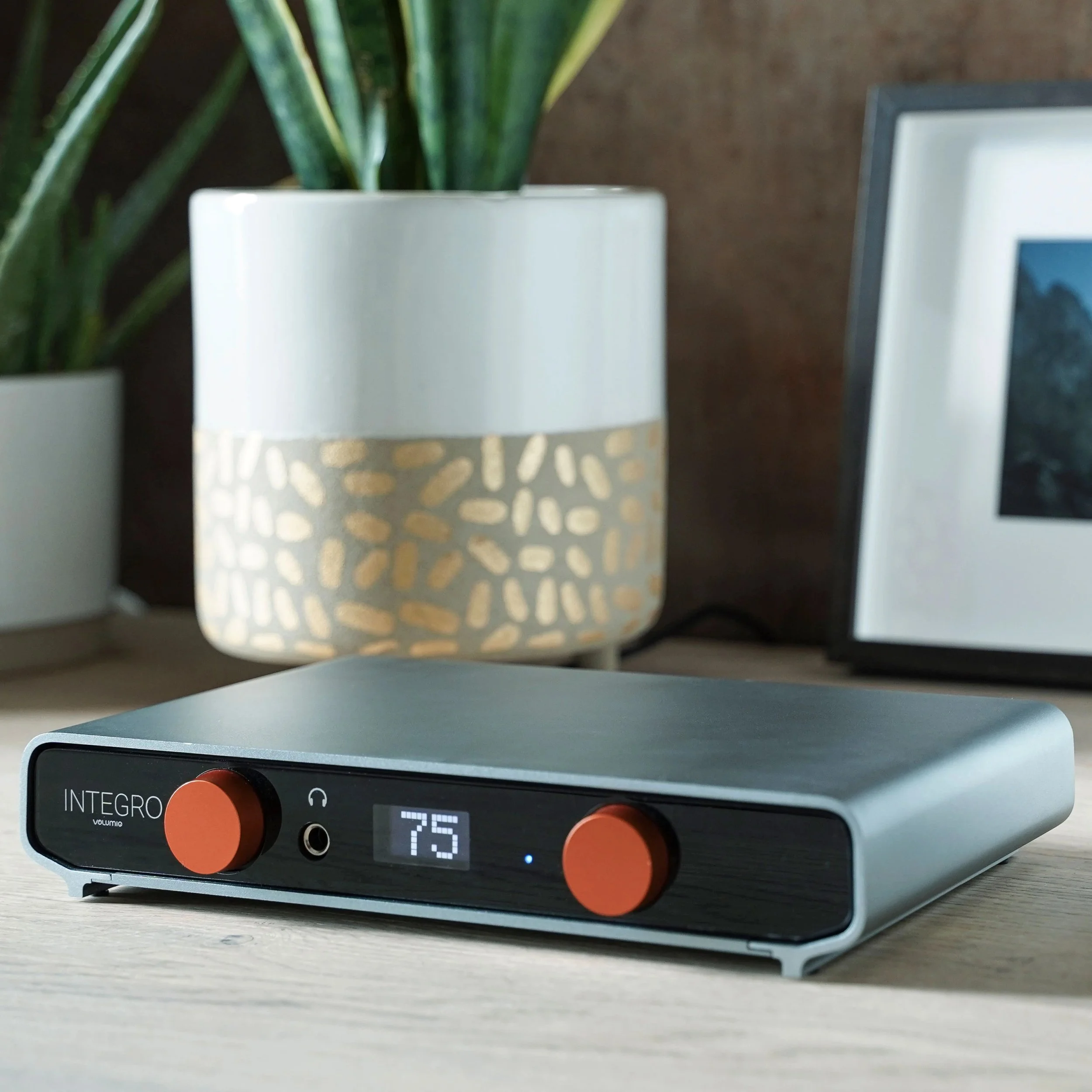 Volumio Integro Integrated Amplifier at Walden High-End Audio, official Volumio dealer. High-End Audio Brussels, Hi-Fi Brussels, Amplifiers Brussels, High-End Audio Shop Tervuren, Hi-Fi Tervuren