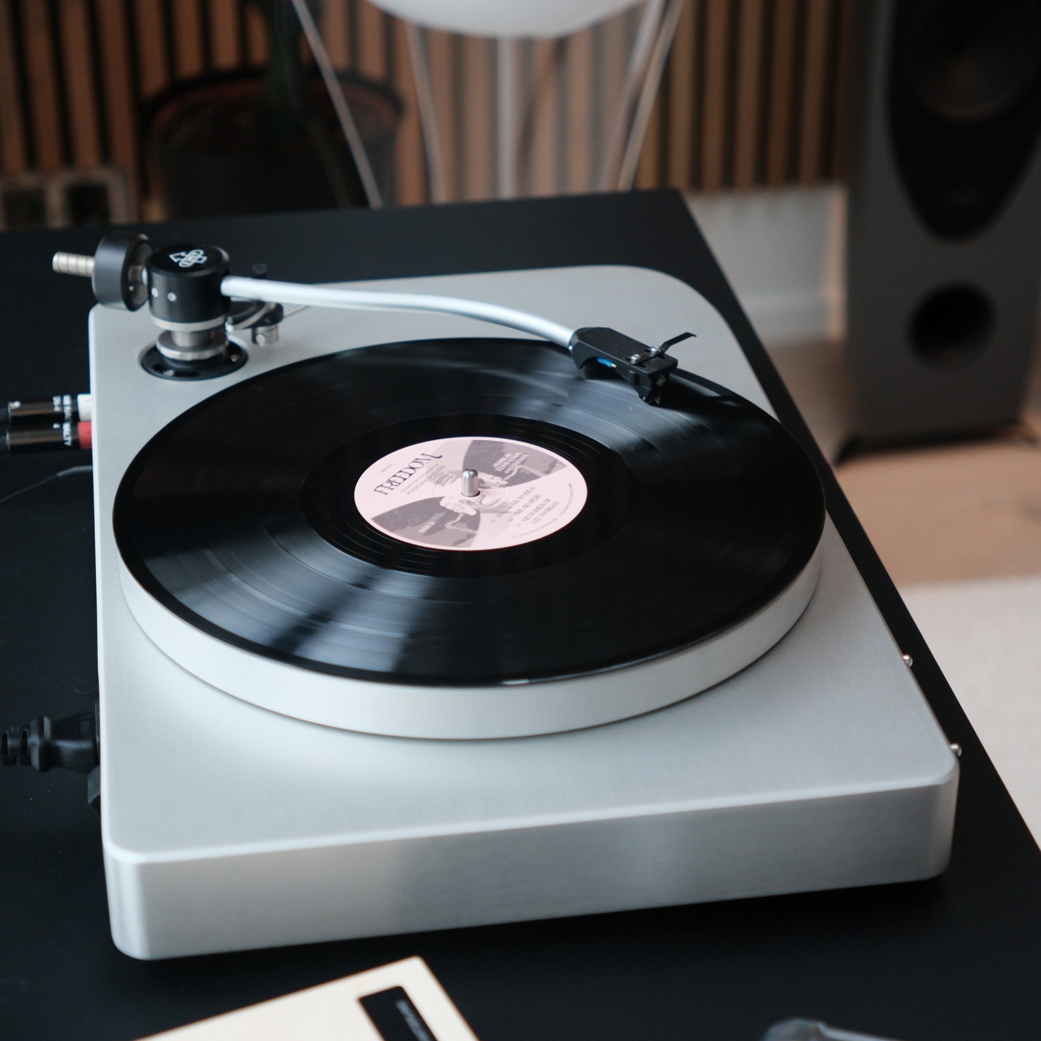 The EMT 928 II turntable and EMT 128 phono stage combine sleek design with heavy-duty construction, delivering LP playback with jaw-dropping dynamics. Battery-driven, the 928 II ensures precision, while the 128&rsquo;s micro-tube technology brings ex