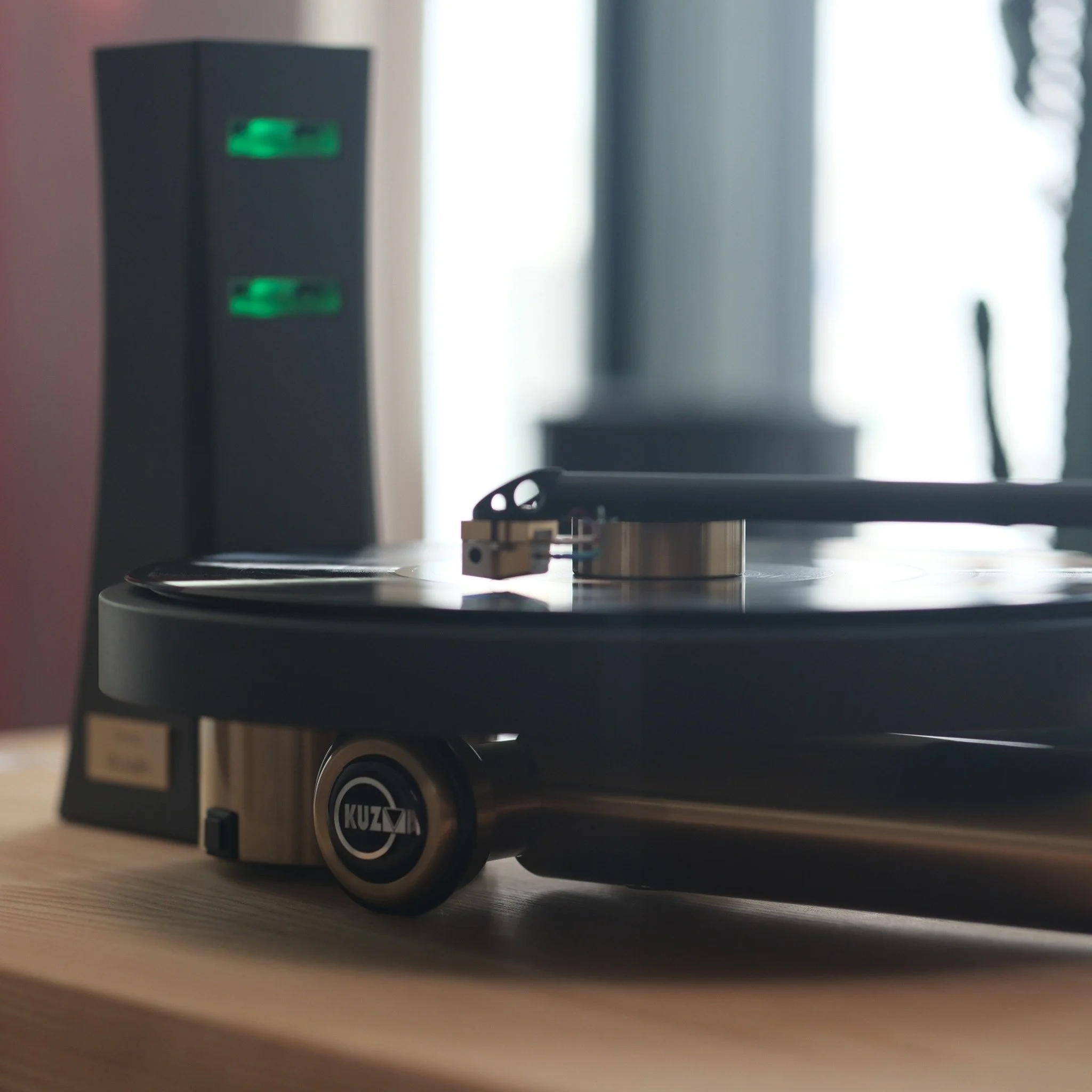 We are proud to represent KUZMA turntable products.
Beautifully simple: the Stabi S with the Stogi S tonearm.  Here with the fantastic Nagaoka MP-300 cartridge.

Graceful, yet full of authority.

-&gt; Heavy brass rod design with separate motor tower