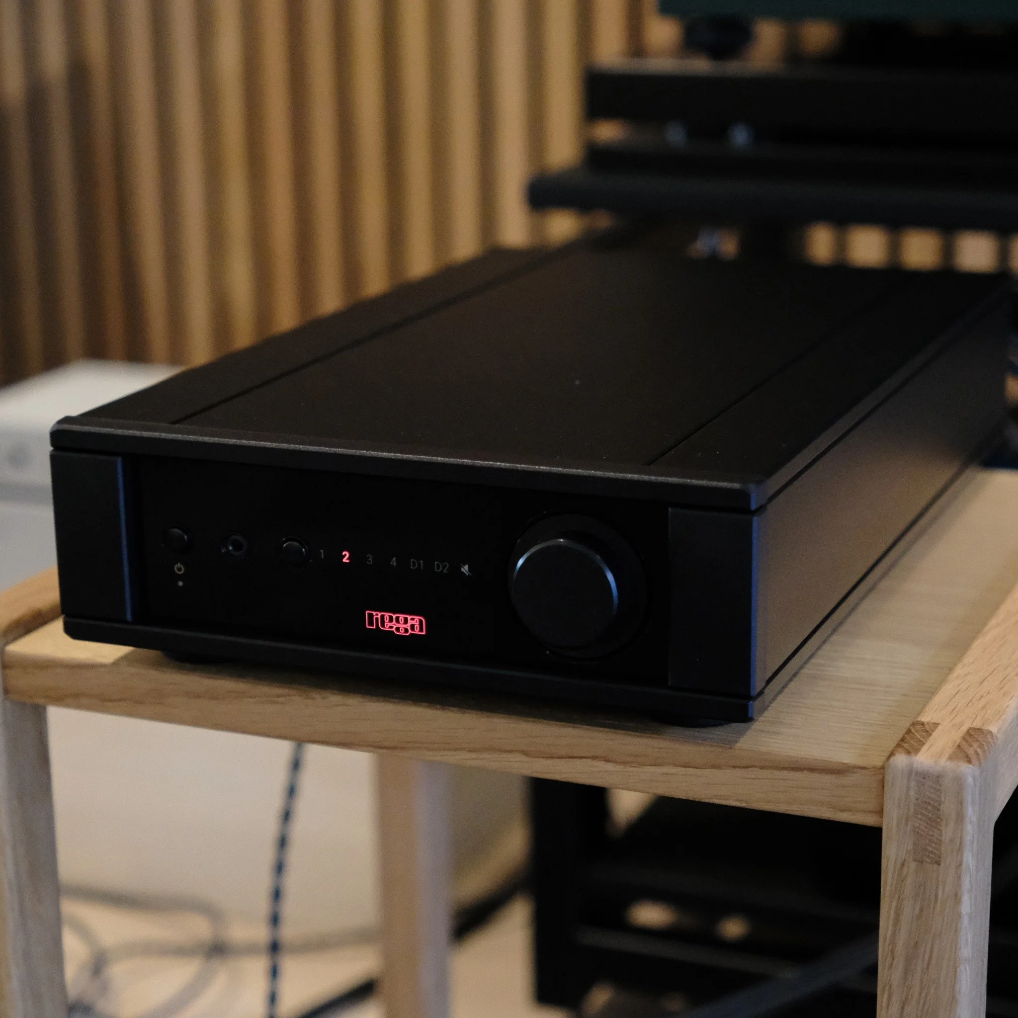 Rega Brio MK7 &ndash; Ge&iuml;ntegreerde Versterker | Amplificateur Int&eacute;gr&eacute;

- Compact, stijlvol en minimalistisch
- Warme, vloeiende klank met buizenkarakter
- Hoogwaardige phono-trap &amp; DAC aan boord

Muzikale verfijning in zijn pu