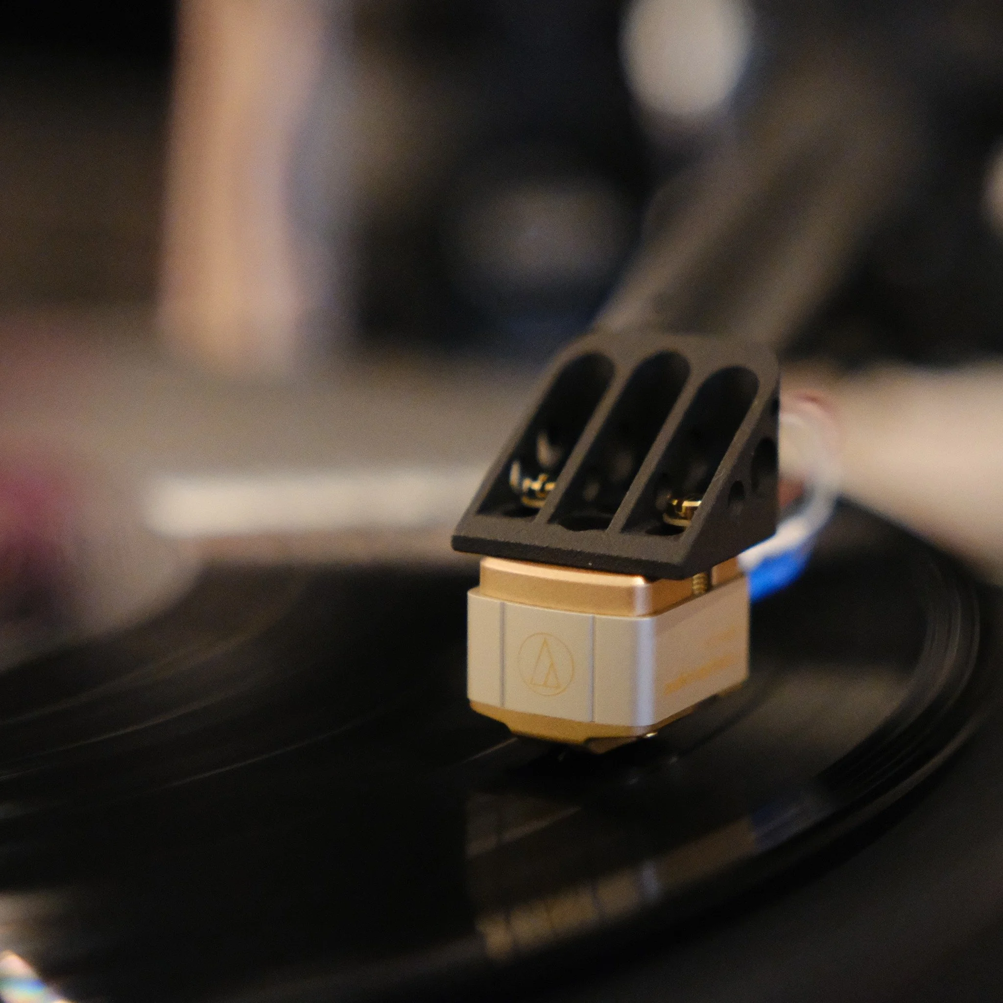 The new Audio‑Technica AT33xMLB is a "romantic" sounding cartridge just like its predecessor, the AT33PTG/II. Another tour de force from Audio-Technica!

Book your individual listening session: https://www.waldenhighend.com/demo 

@audiotec