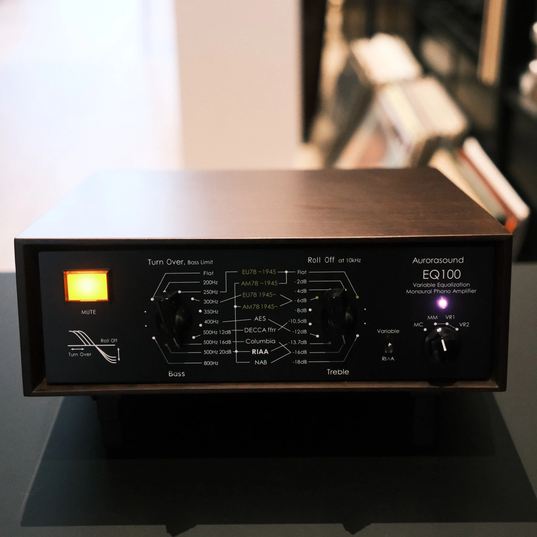 Aurorasound is a Japanese specialty brand not to be missed if you are serious about analog playback! Newly featured in our demo room is the Aurorasound EQ-100.

-> A versatile phono equalizer capable of accommodating virtually any record-cutting c