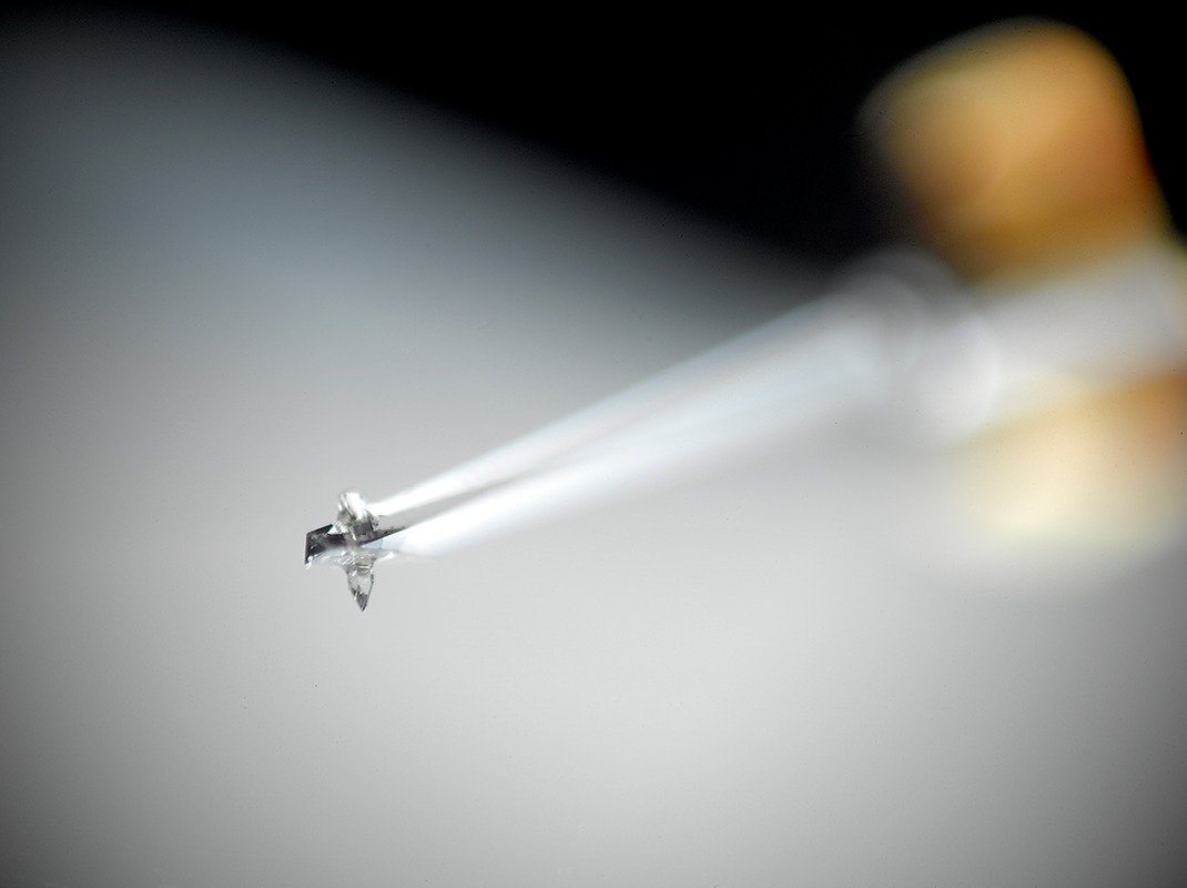 Walden High-End Audio HANA Phono Cartridges - HANA Black Phono Cartridge featuring a diamond stylus and cantilever