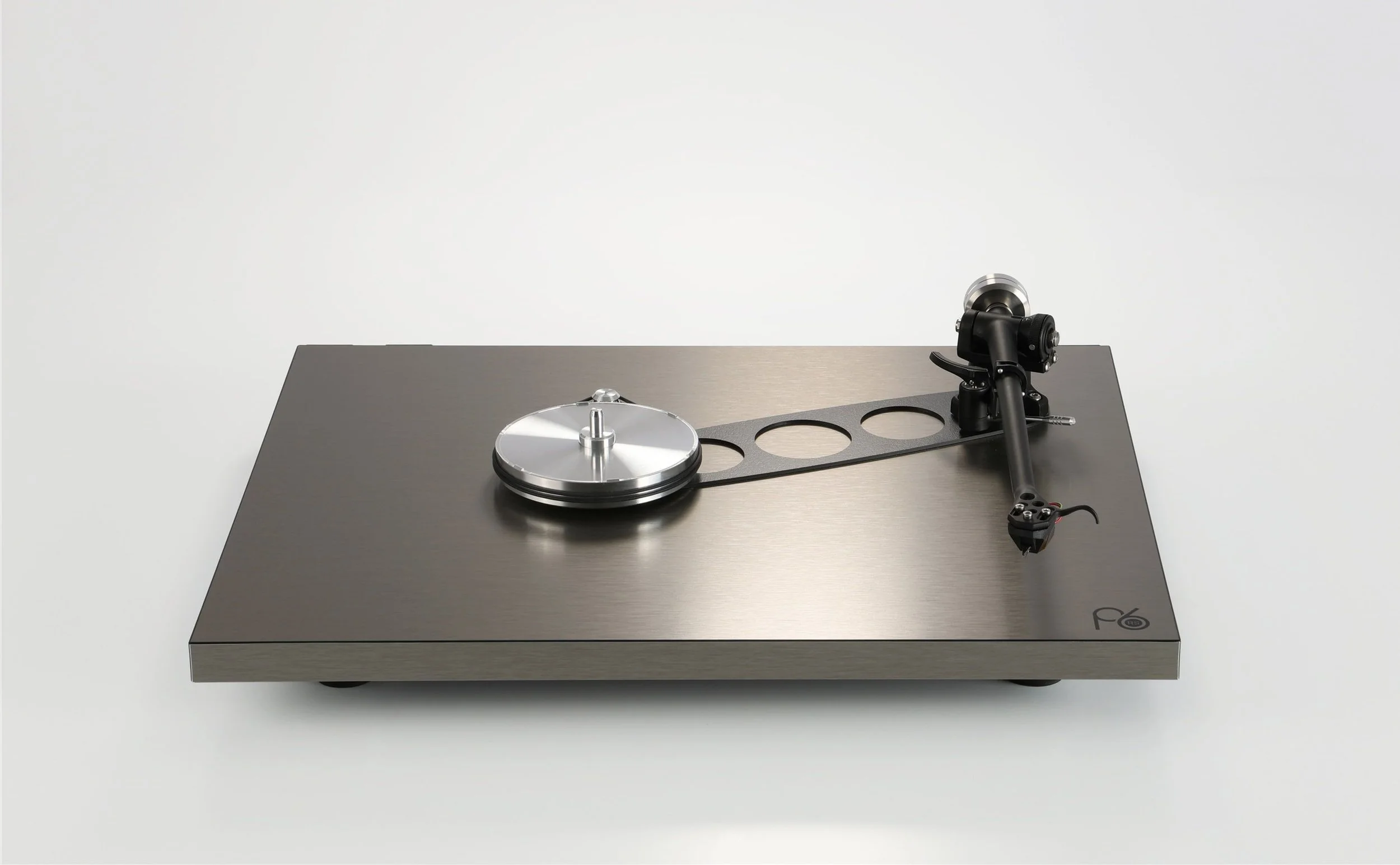 Rega Planar 6 RS Edition Turntable at Walden High-End Audio, official Rega dealer. High-End Audio Brussels, High-End Audio Shop Tervuren, Turntables Brussel, Hi-Fi Tervuren, Hi-Fi Brussels, Rega Turntables Brussels
