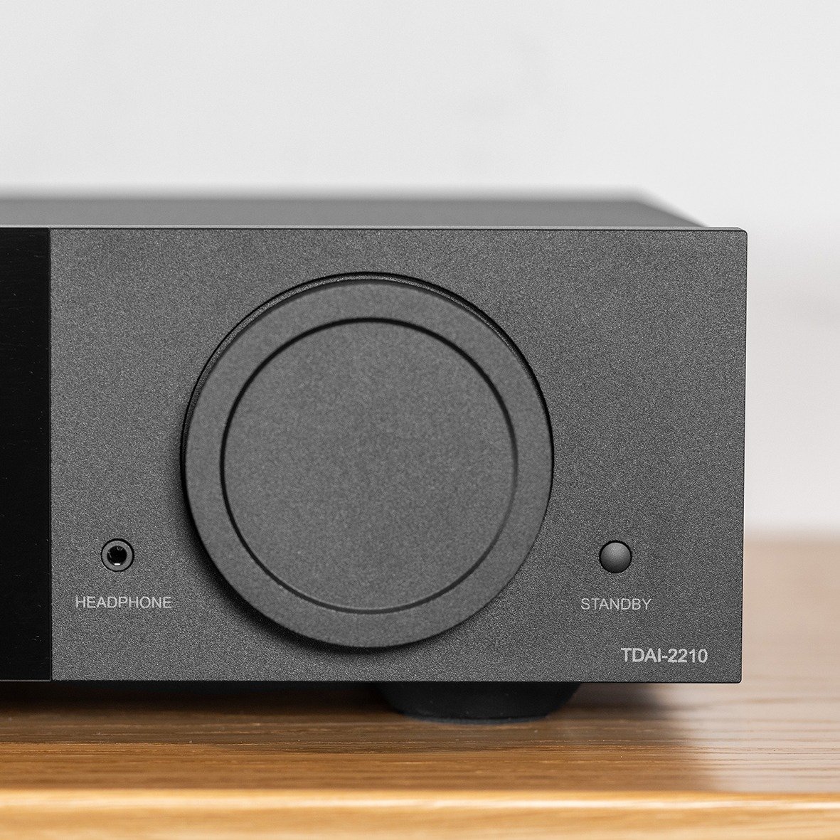 Walden High-End Audio Lyngdorf TDAI 2210 Media Player & Integrated Amplifier