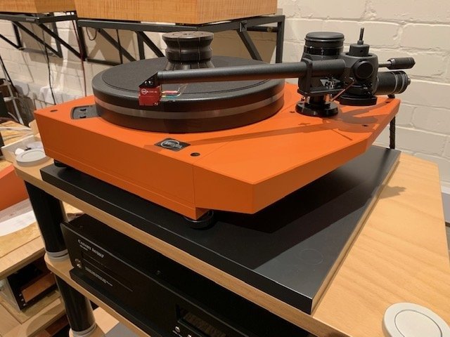 Walden High-End Audio Kuzma Stabi R Turntable