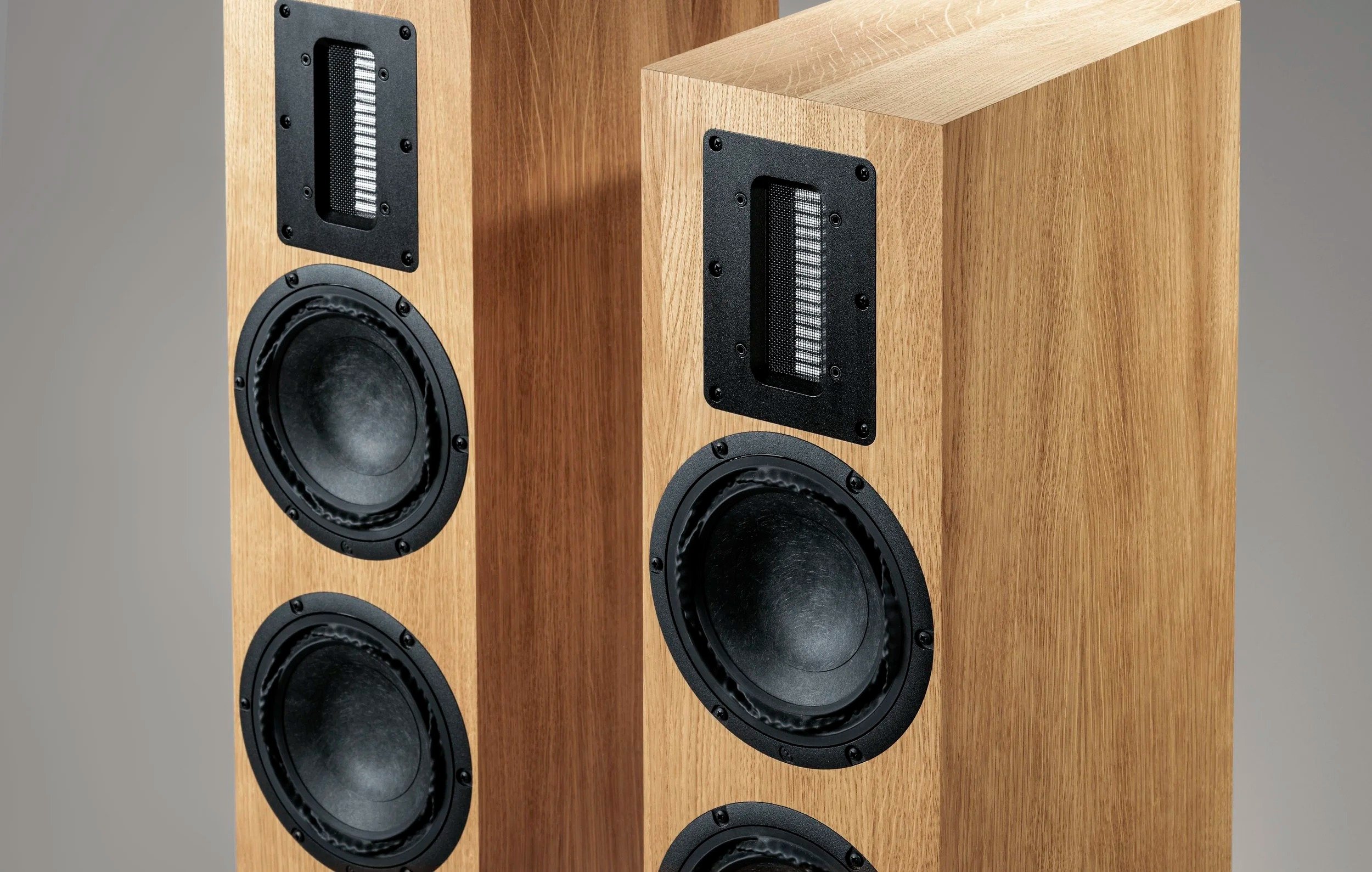 OePhi Acoustics Immanence 2.5 Floor Standing Speaker at Walden High-End Audio, official OePhi Acoustics dealer. OePhi Loudspeakers Brussels, High-End Audio Brussels, High-End Audio Shop Tervuren