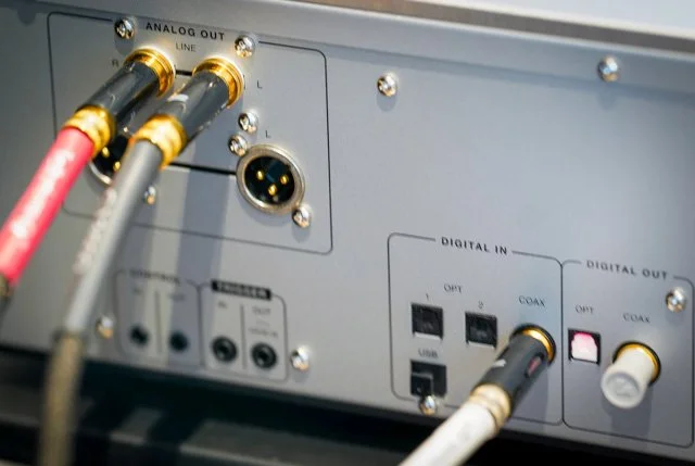 LUXMAN D-100 and L-100 Centennial Review by AV2D