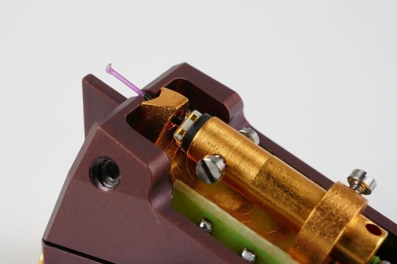 EMT Twenty Phono Cartridge at Walden High-End Audio, official EMT dealer. High-End Audio Brussels, Phono Cartridges Brussels, Turntable Products Brussels, Hi-Fi Brussels, Hi-Fi Tervuren