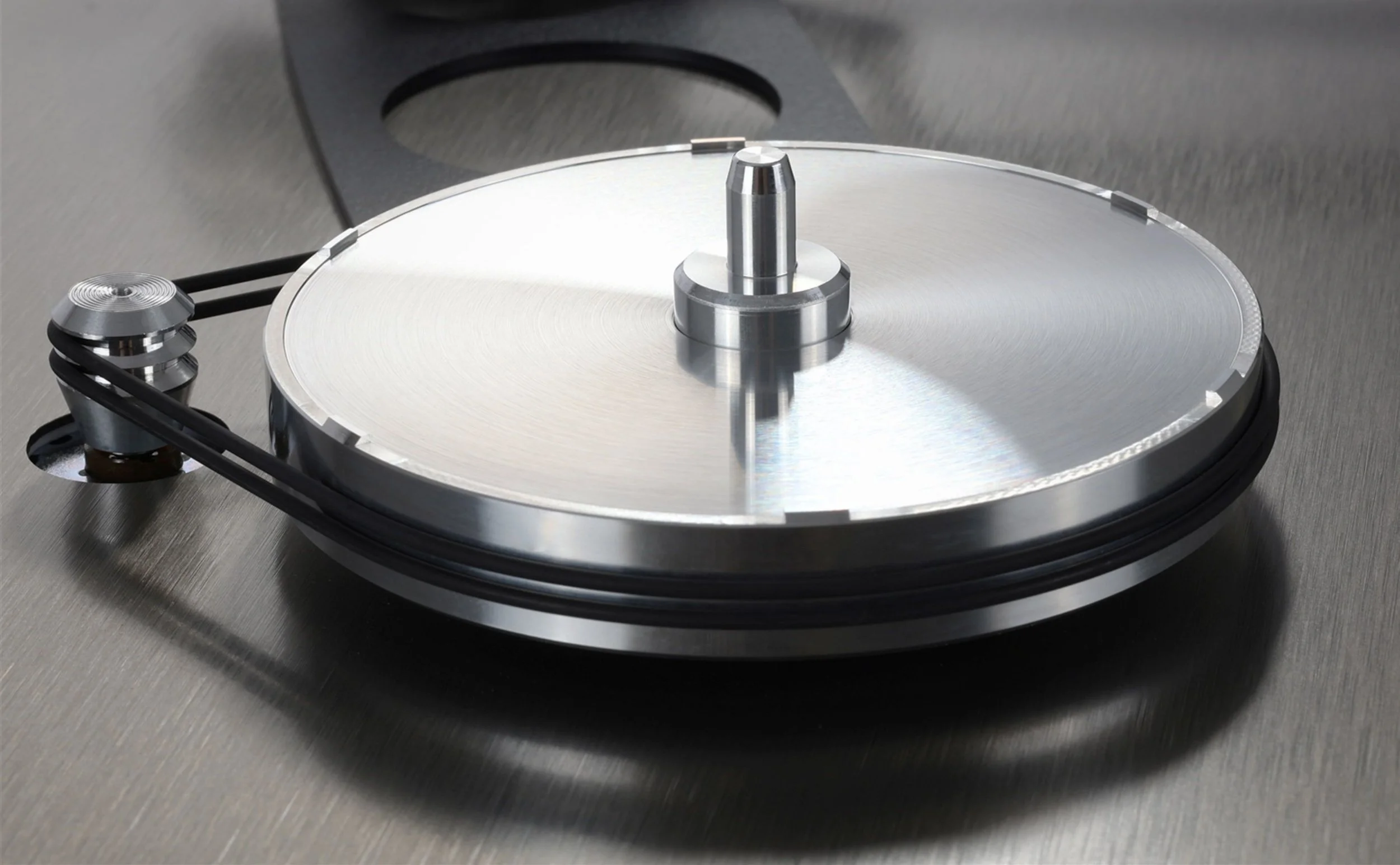 Rega Planar 6 RS Edition Turntable at Walden High-End Audio, official Rega dealer. High-End Audio Brussels, High-End Audio Shop Tervuren, Turntables Brussel, Hi-Fi Tervuren, Hi-Fi Brussels, Rega Turntables Brussels