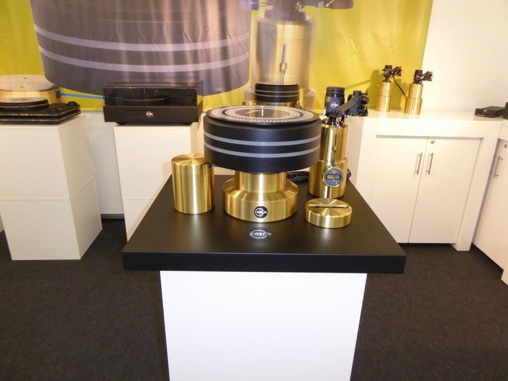 Walden High-End Audio Kuzma XL DC Turntable