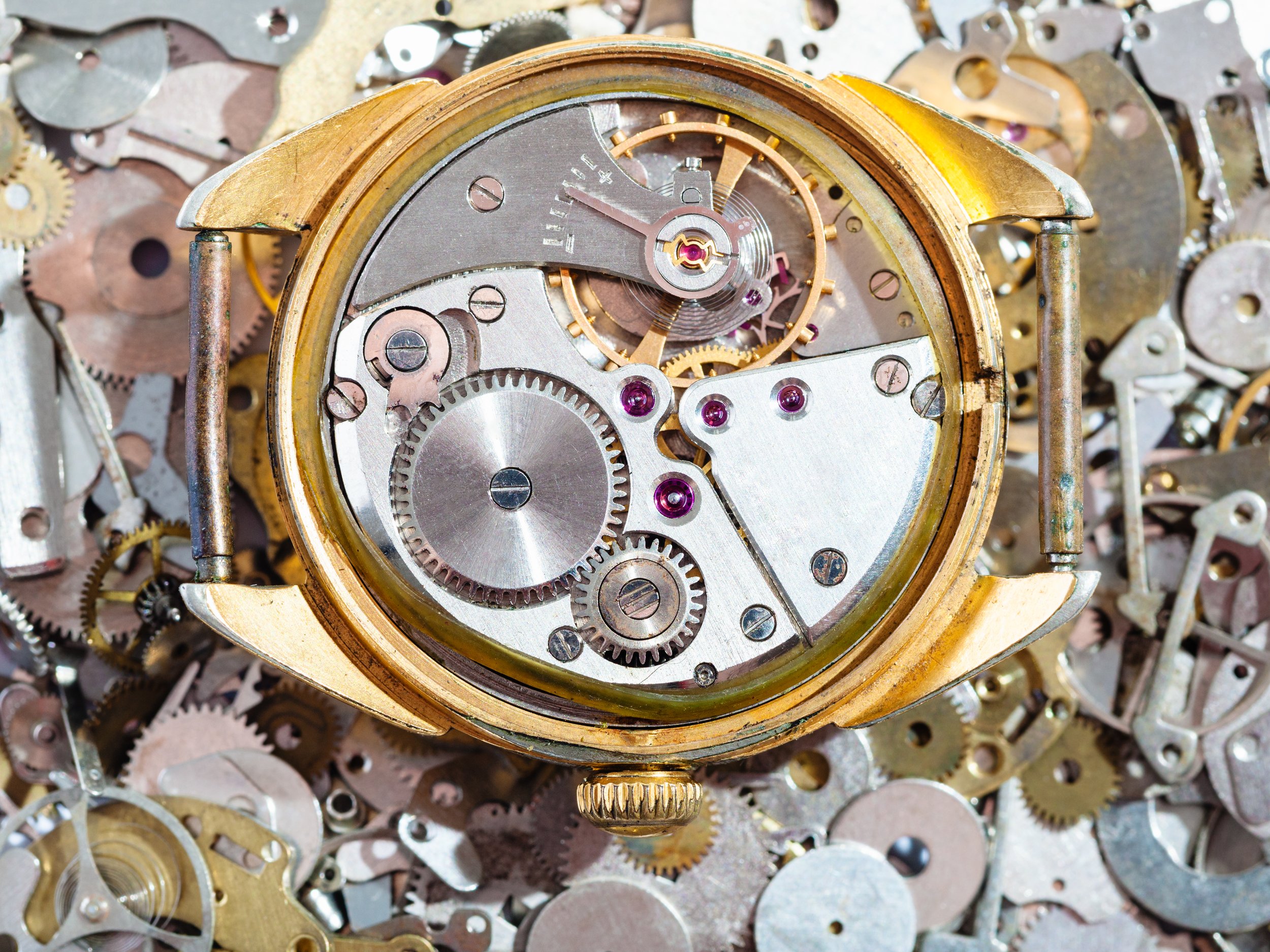 old-golden-watch-on-heap-of-clock-spare-parts-2023-11-27-04-56-05-utc.jpg