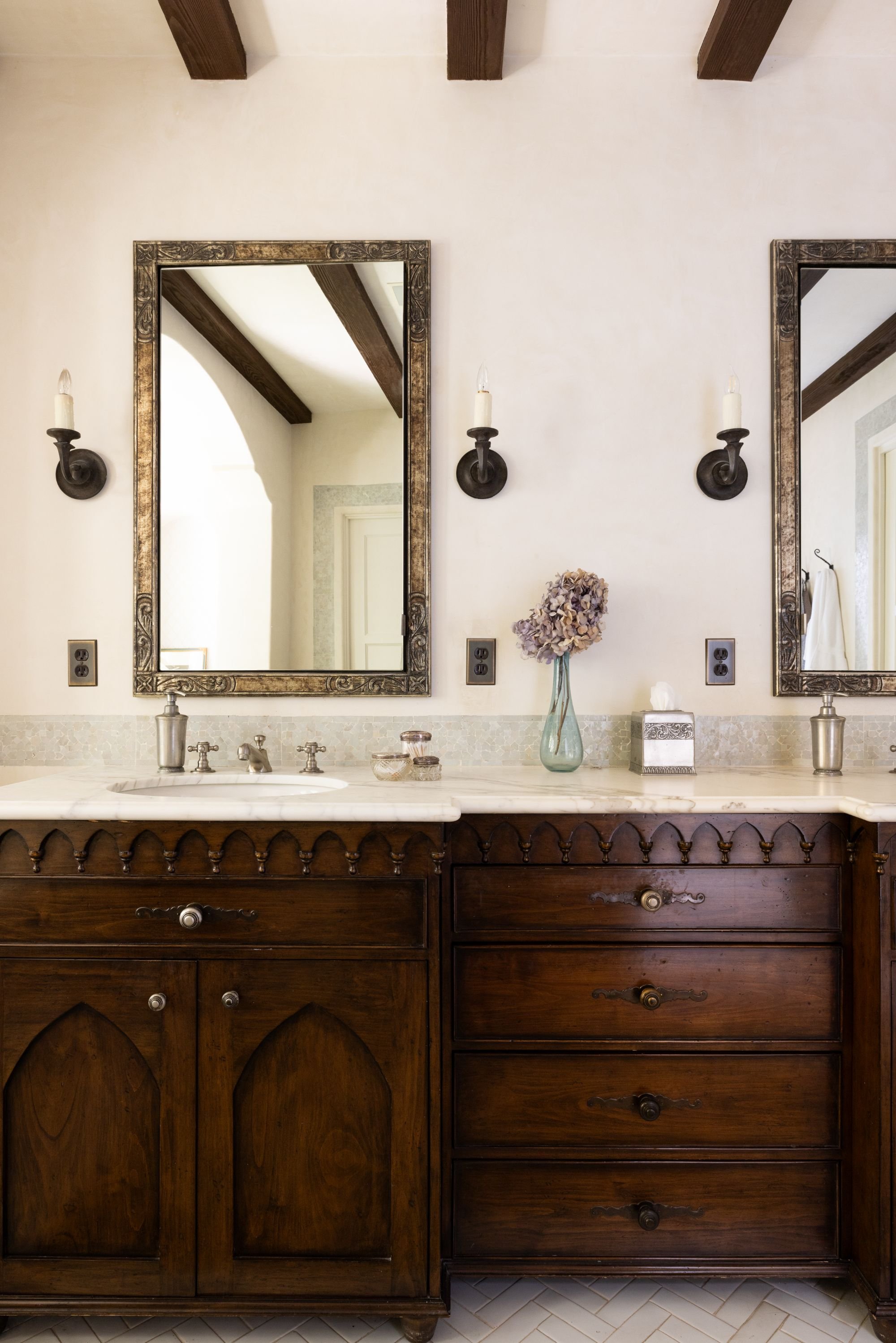 1168 N Doheny Dr - virtuallyherestudios.com-16.jpg