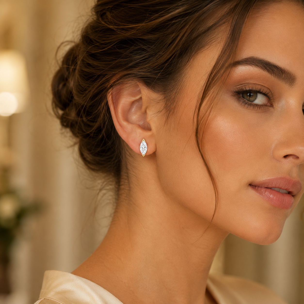 Marquise_Yellow_Gold_06_Studs_Lifestyle.png