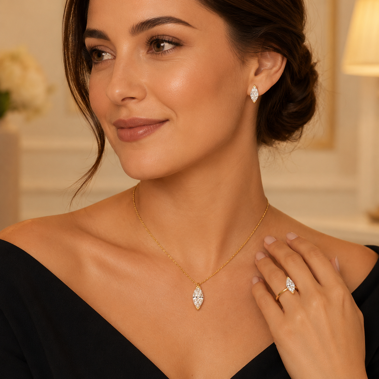 Marquise_Yellow_Gold_08_Collection_Lifestyle.png