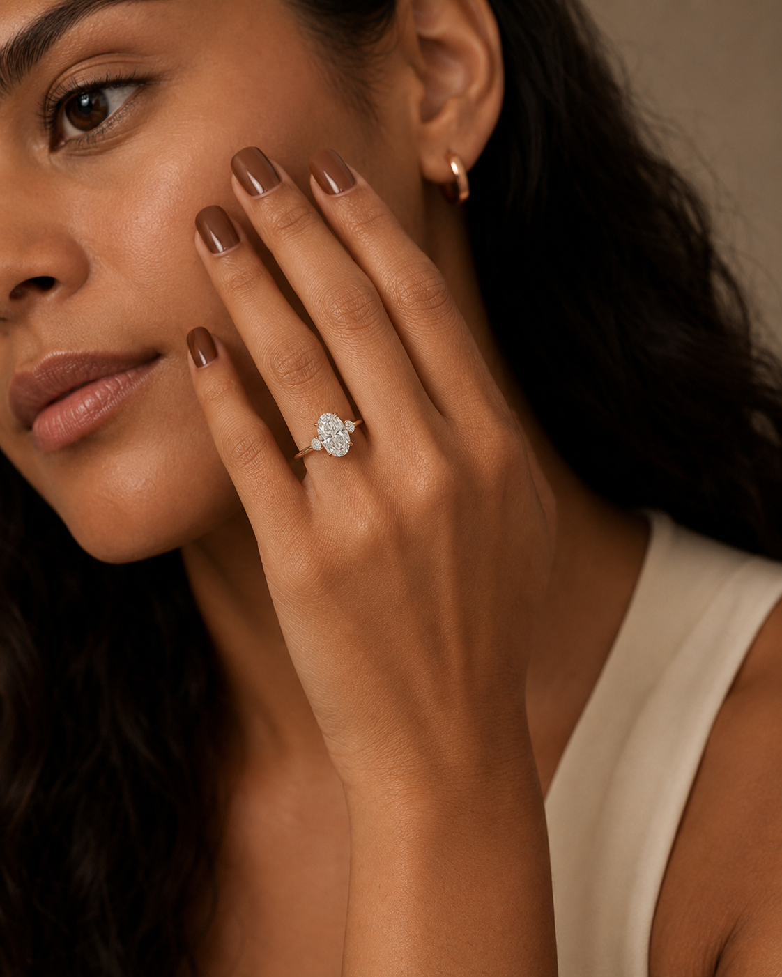 R07_Lifestyle_Rose-Gold_Oval-Half-Moon.png