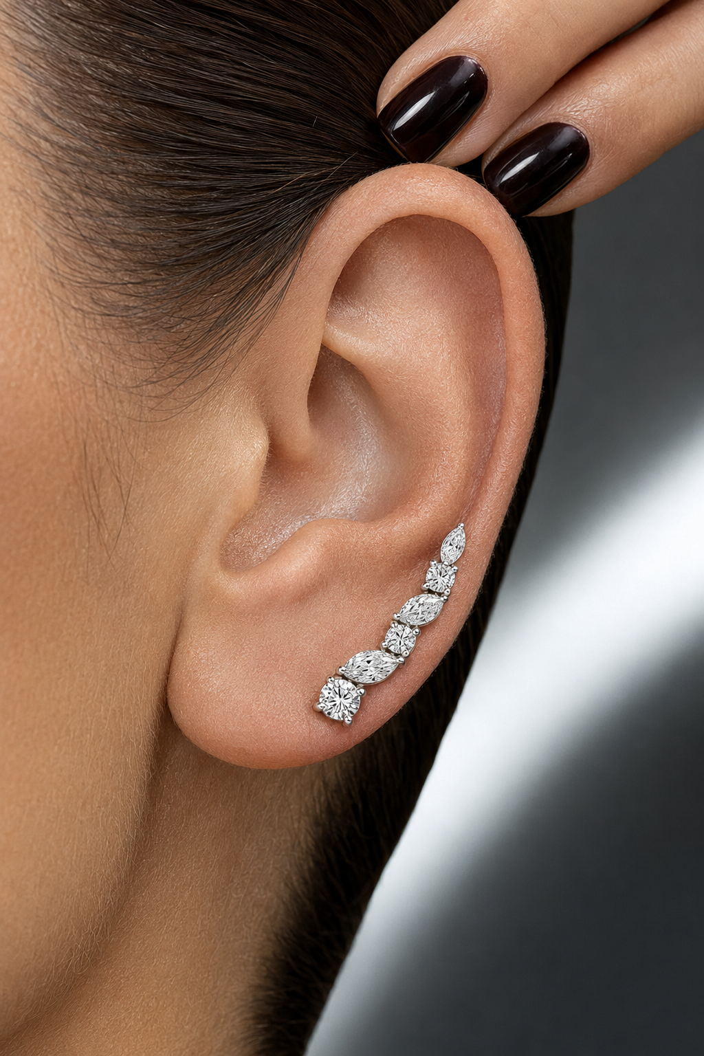 E05_Lifestyle_White-Gold_Graduated-Diamond-Ear-Climbers.png