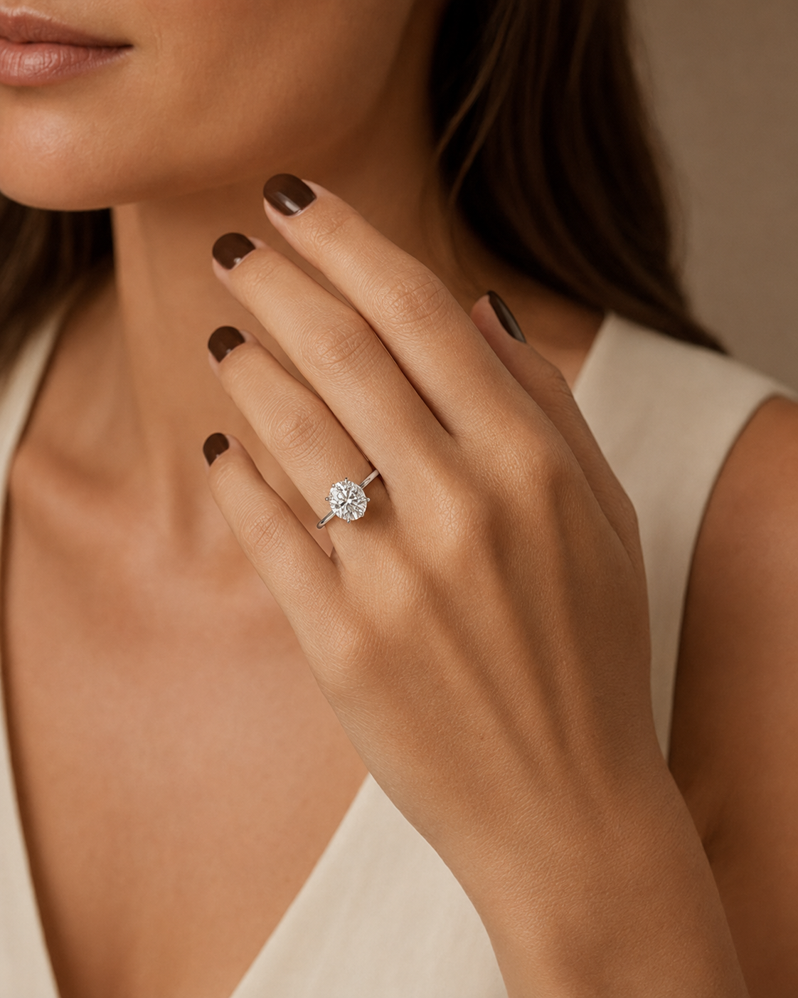 R02_Lifestyle_White-Metal_Round-Solitaire.png