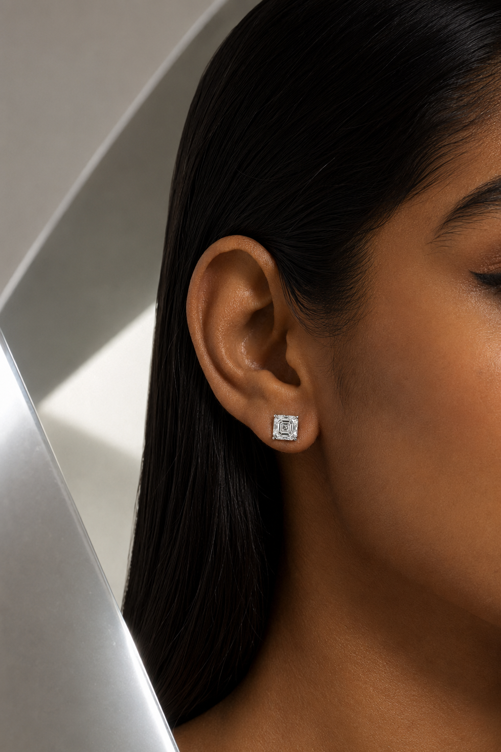 E08_Lifestyle_White-Gold_Asscher-Cut-Solitaire-Studs.png