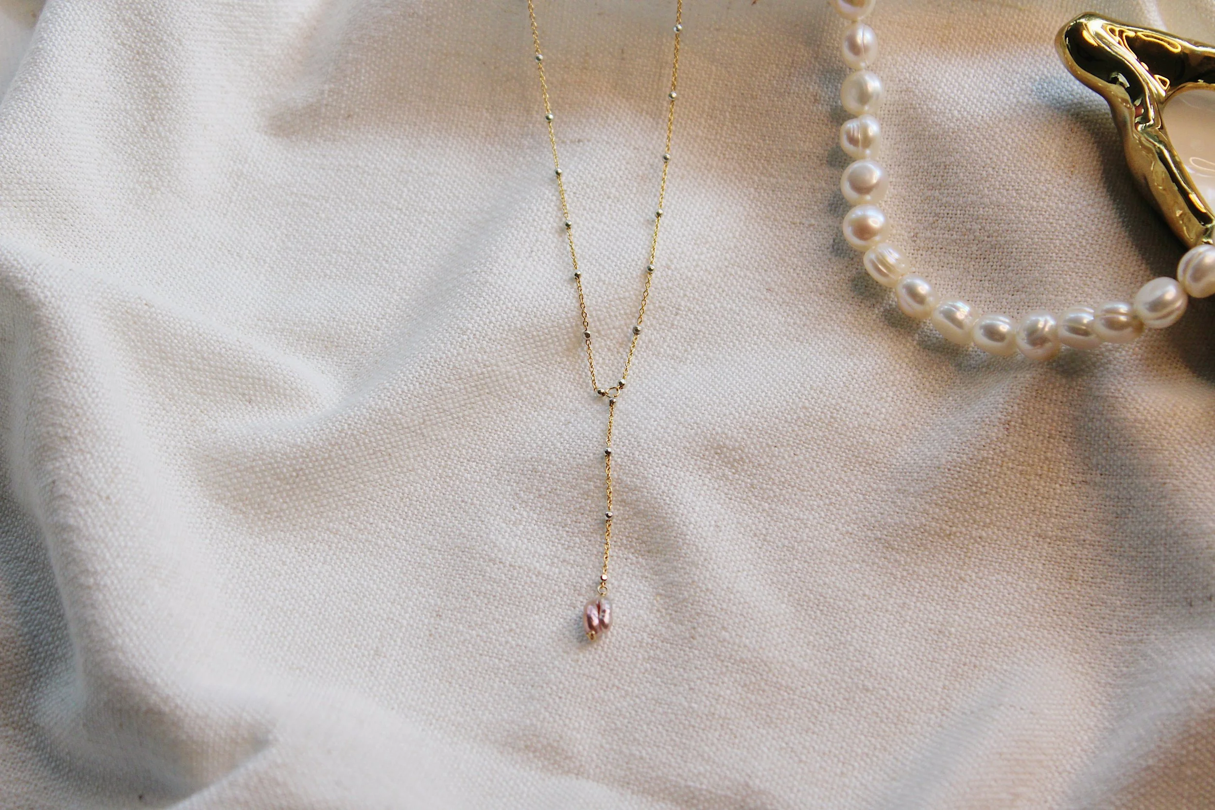 Keshi Dropped Necklace