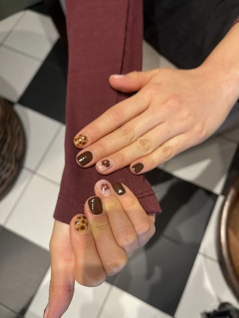 Tortoise shell & blooming gel flower nail art on gel manicure