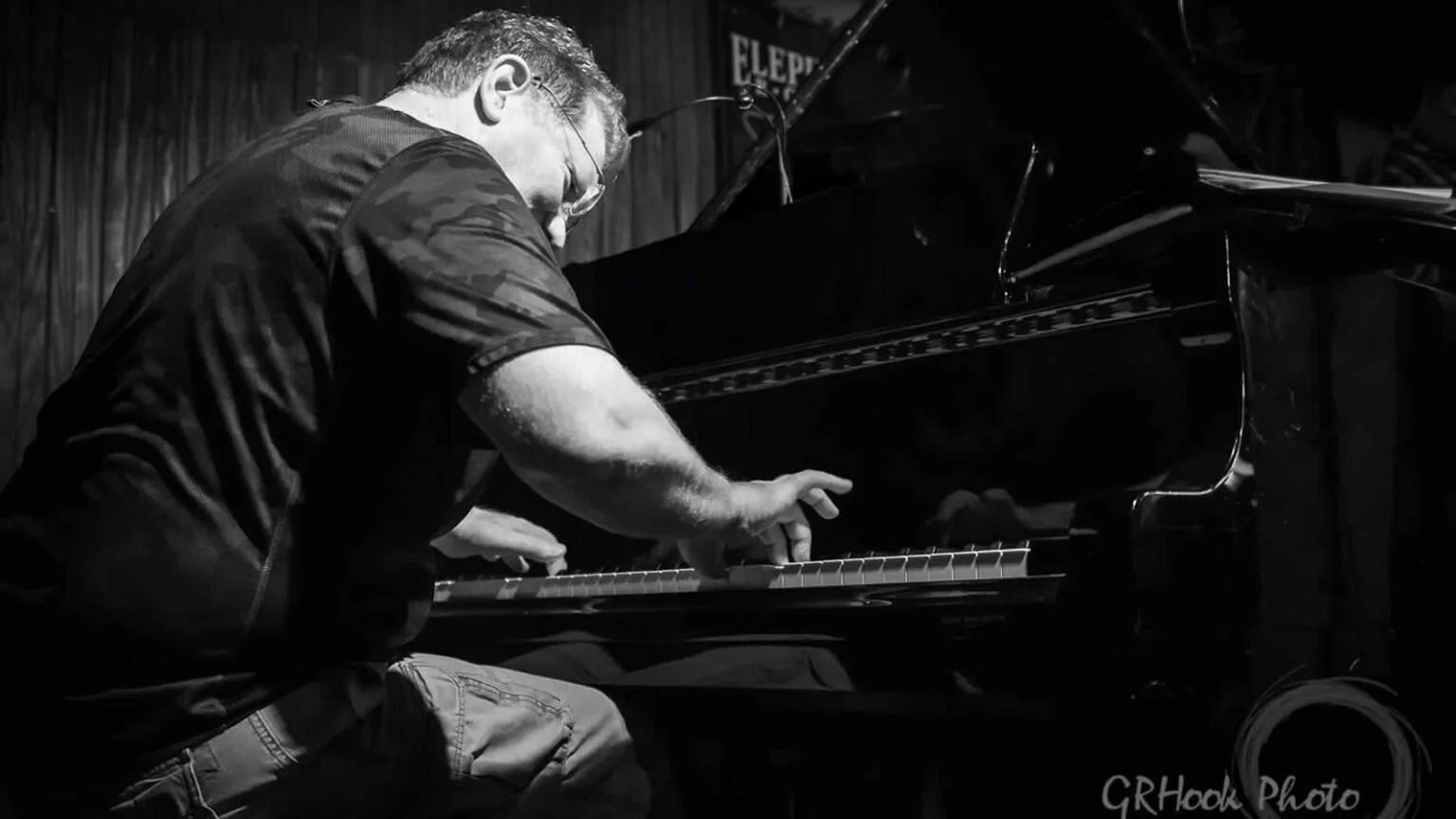 Hank Hehmsoth performing live at the Elephant Room in Austin, Texas. Photo © GR Hook.