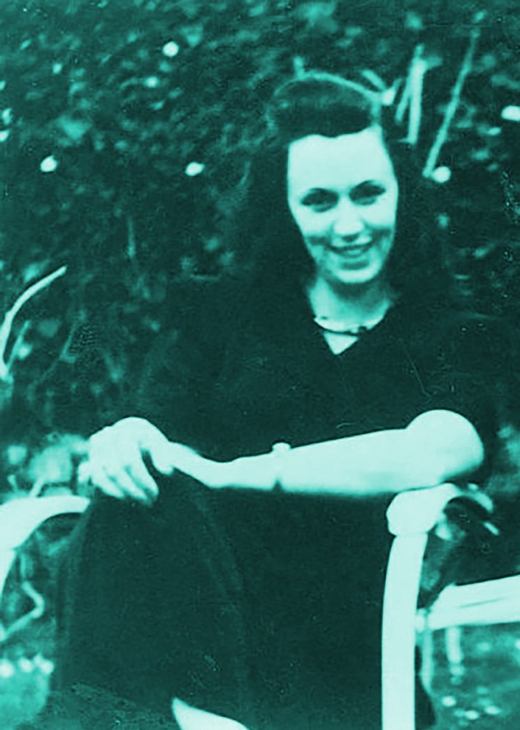 Nica inLawnChair.jpg