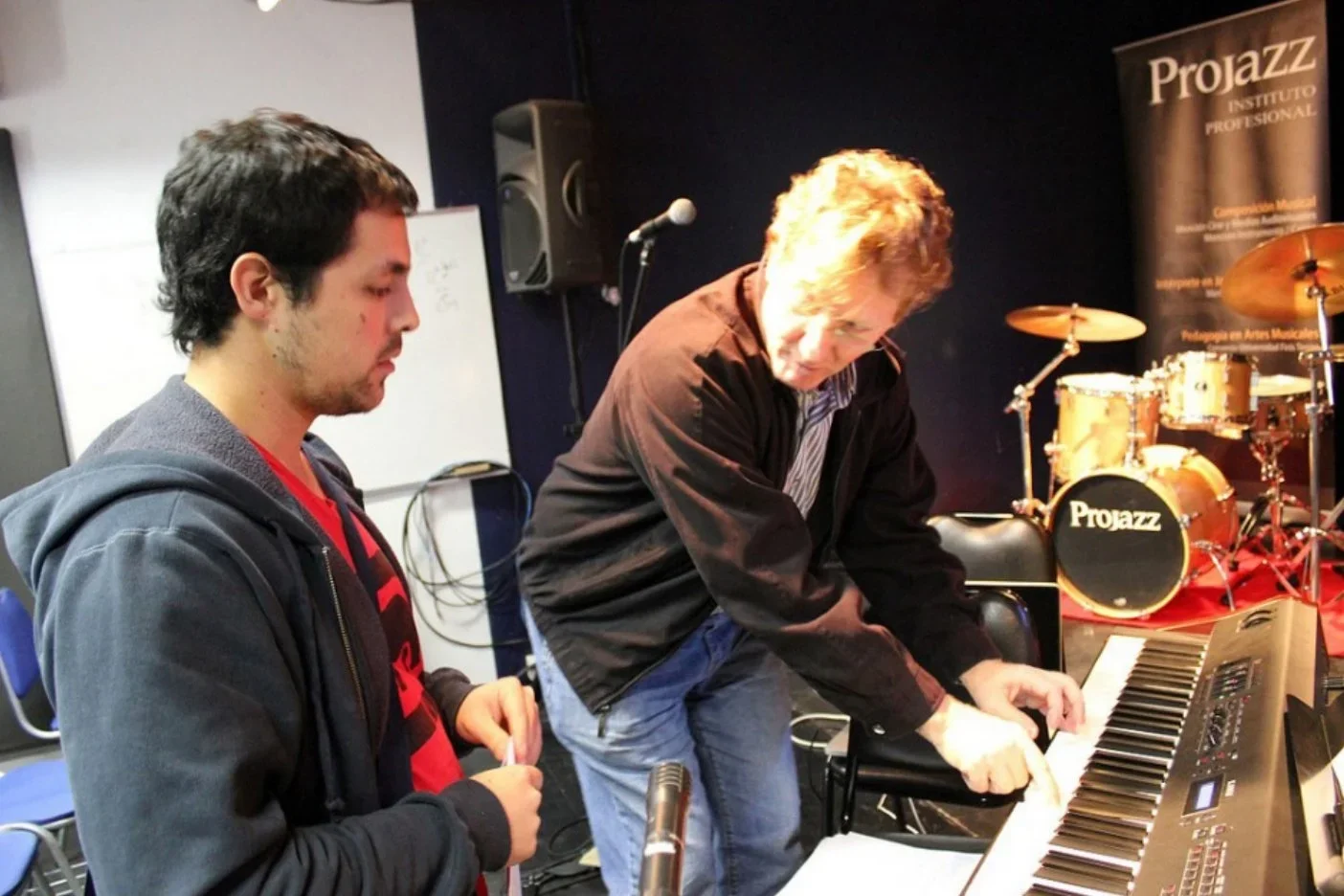 Jazz pianist and educator Hank Hehmsoth teaching a masterclass during a jazz residency at the ProJazz Institute in Santiago Chile as part of international jazz education and Fulbright Specialist programs.