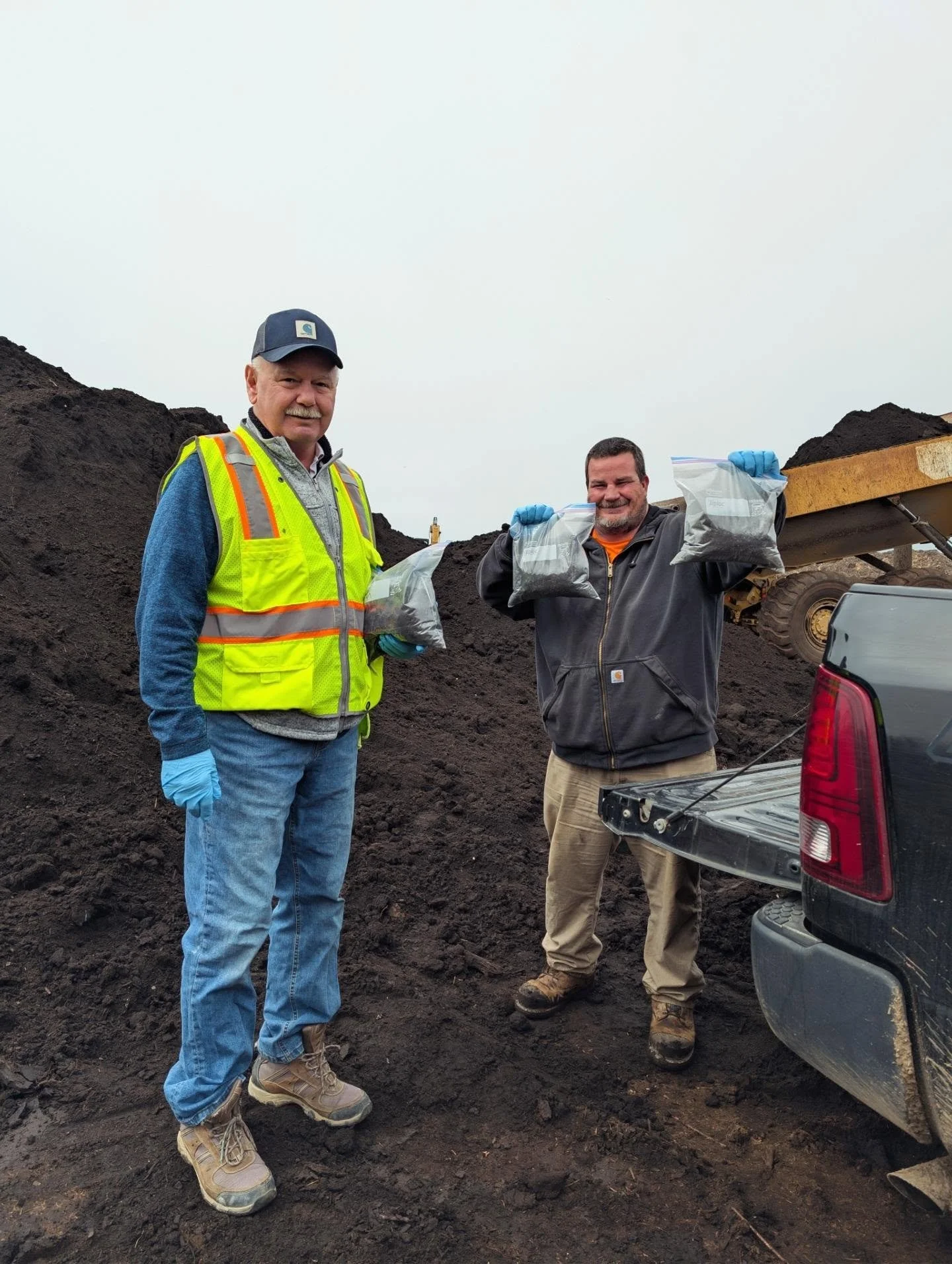 Sample day for Nantucket Gold! 🧑&zwj;🔬🌱

Mike Quatromoni of SITEC Engineering &amp; Environmental Consultants has been part of our process since 2015, and paid us a visit today to help collect samples for our BUD permit and to support the addition