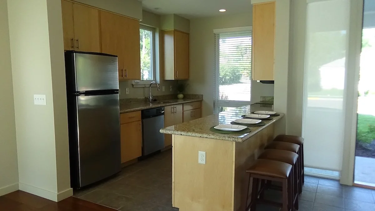 unit-F-Kitchen.JPG