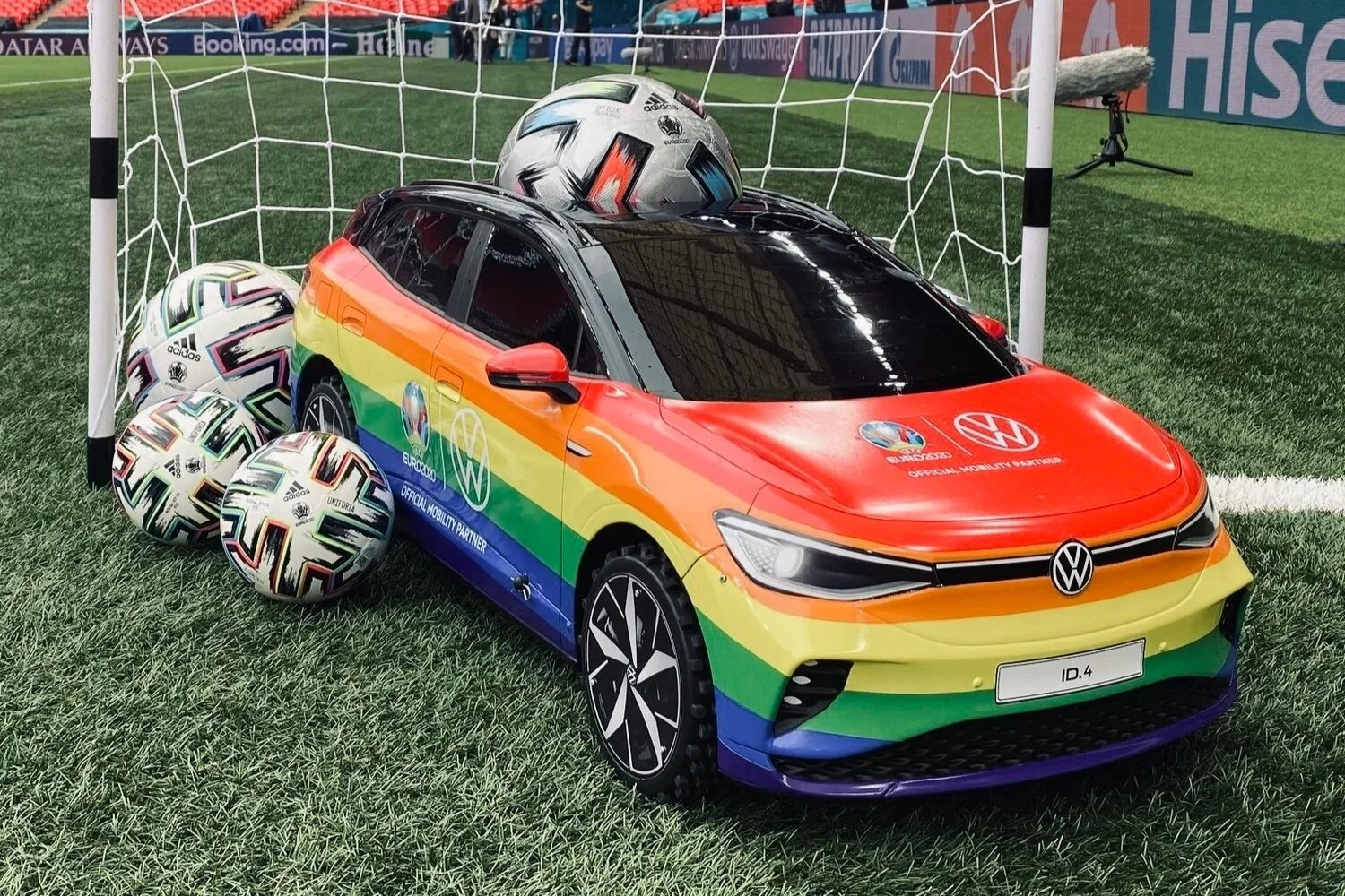 Volkswagen UK: Tiny Football Car - Reactive Social / Management
