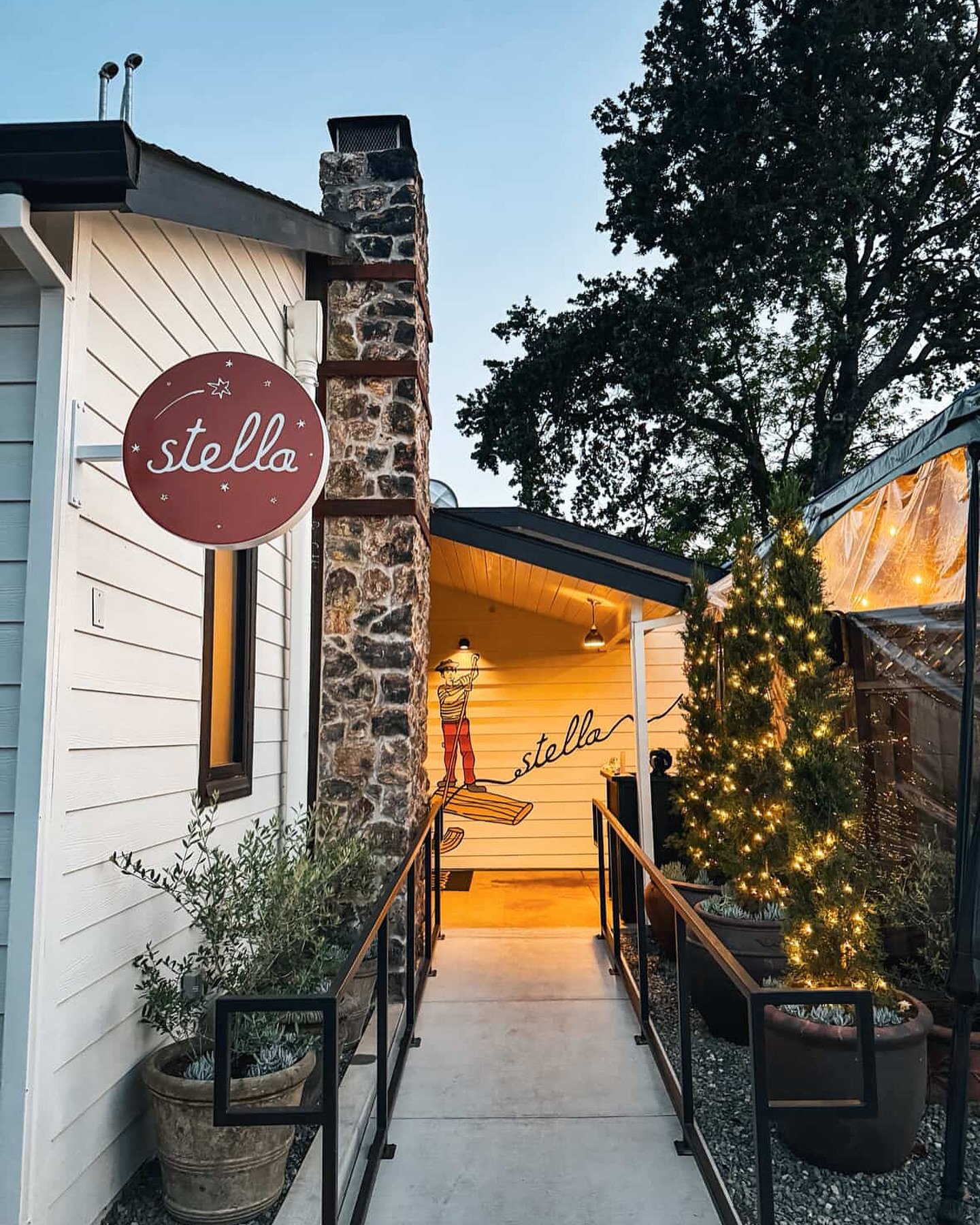 Your favorite little spot at the end of the lane.
Dinner&rsquo;s on tonight, the bar&rsquo;s open for walk-ins, and the patio is prime for a summer night under the lights.

Need a midday meal? We&rsquo;ve got you&mdash;lunch is served from 11:30 to 2
