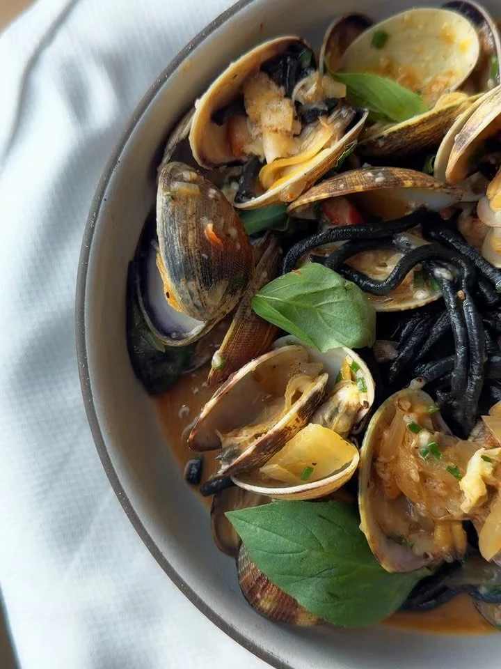squid ink tonnarelli alla vongole 👀 tomato sofrito, toasted garlic, white wine sauce, basil, sourdough breadcrumbs. Enjoy this every lunch Friday-Sunday, 11:30am-2pm at Stella!