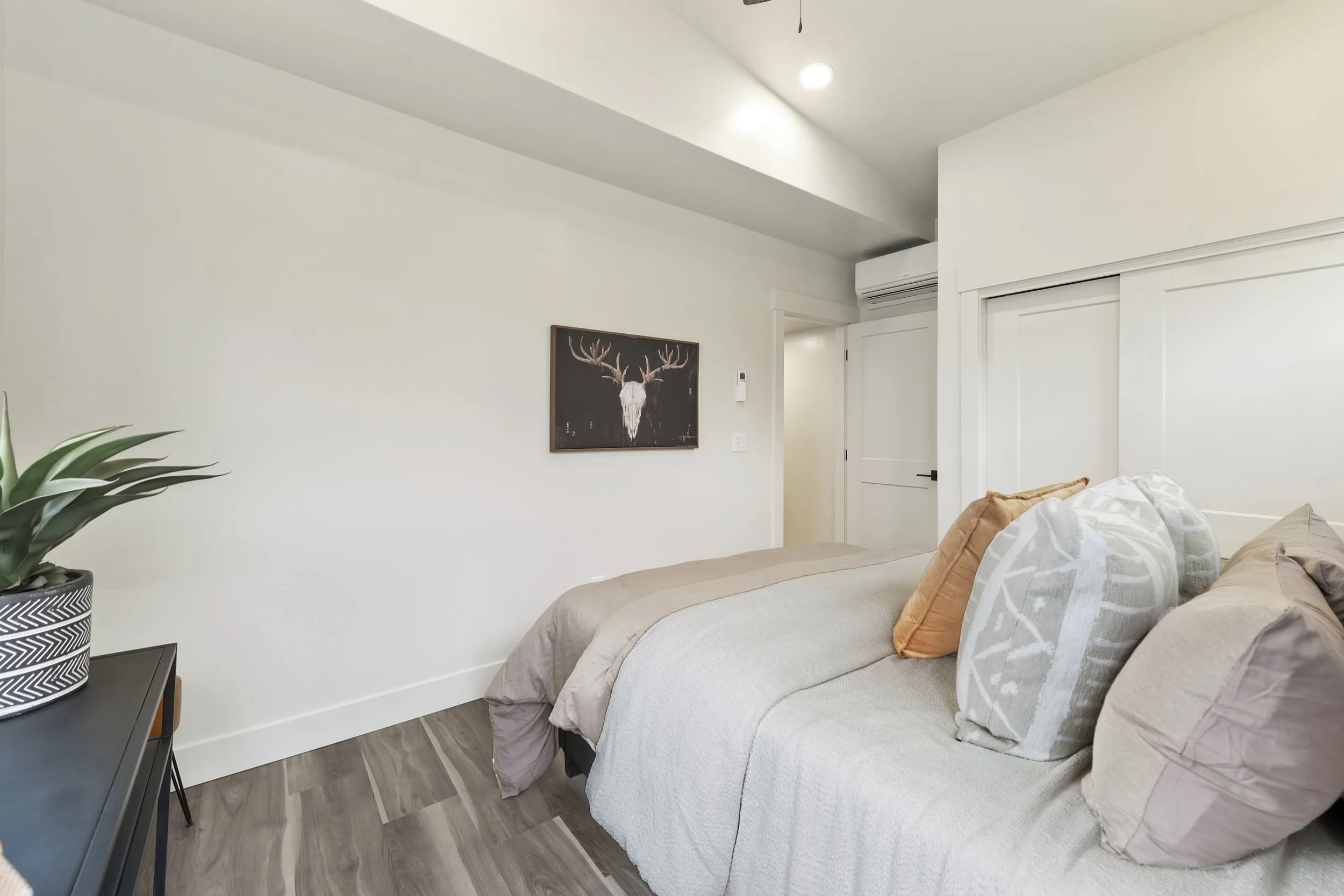 Bedroom Photo (2).jpg