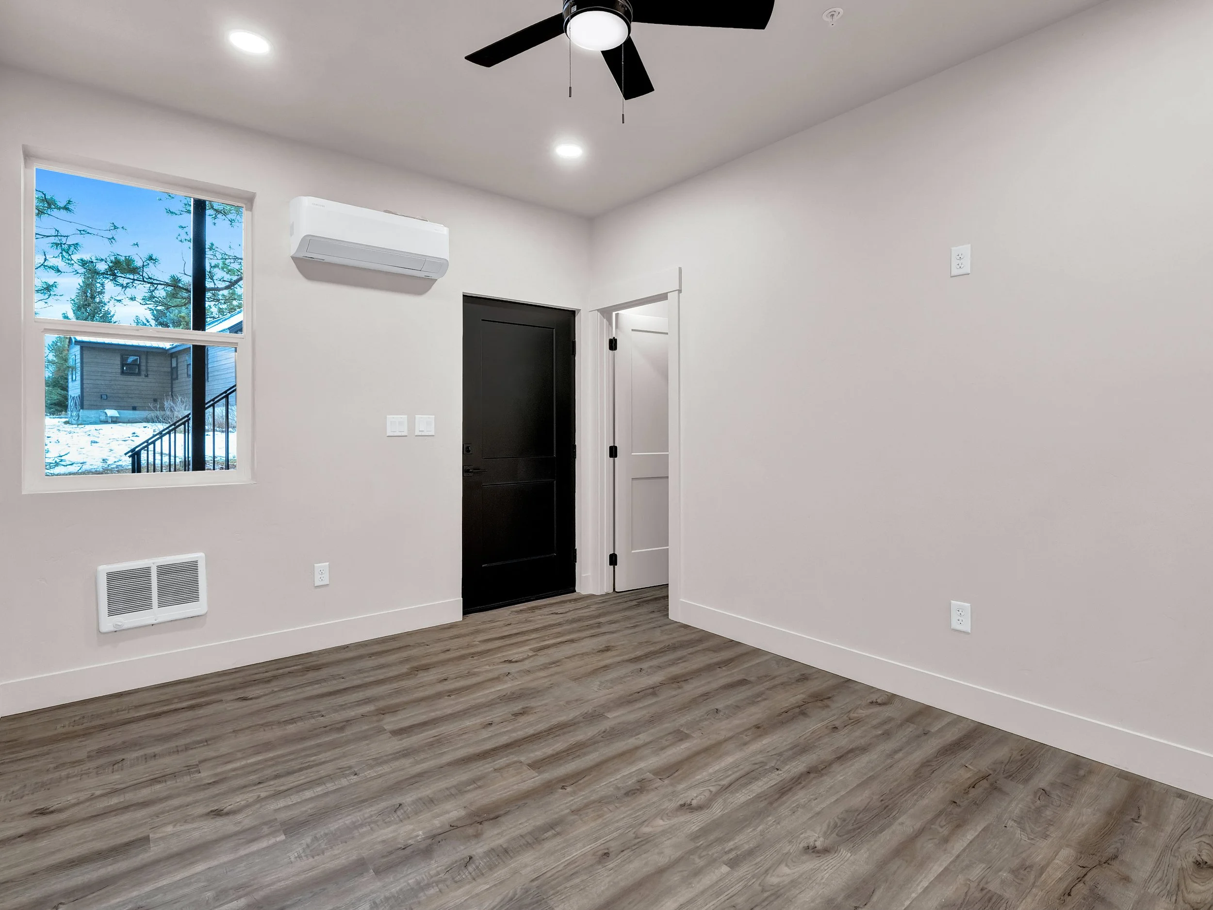 Triplex Interior Photo (10).jpg