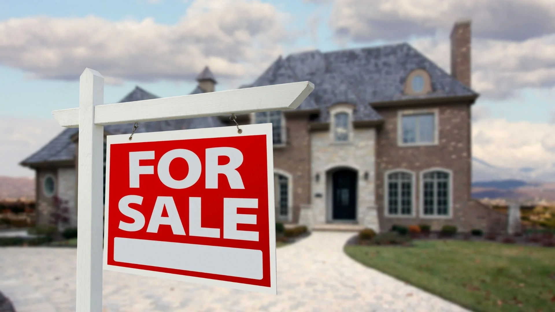 How Temporary Lighting Elevates Real Estate Listings