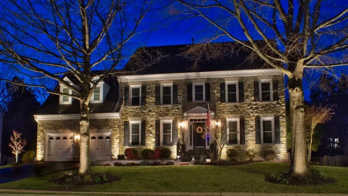 Creating Cohesive Outdoor Lighting: The Art of Harmonizing Architectural and Landscape Illumination