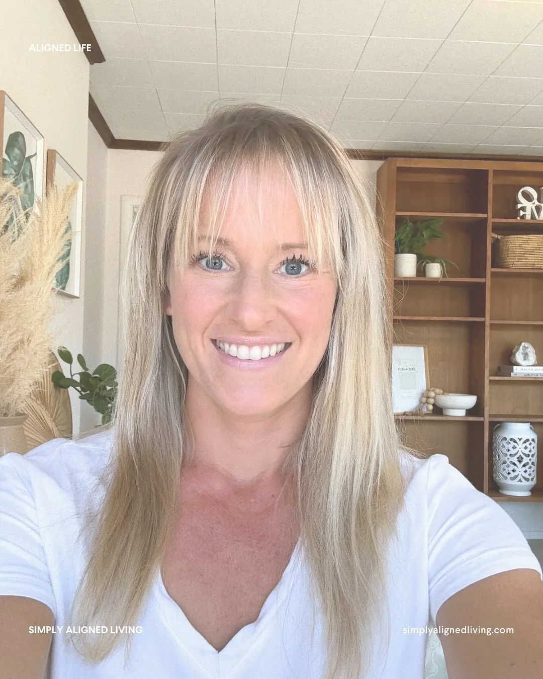 My inner voice session this past week brought up a powerful visual: 

👚 Me taking off a shirt that was too small. Like a kid-sized shirt that I had long outgrown. 

The shirt represented staying small for the comfort of others, to make sure I wasn&r