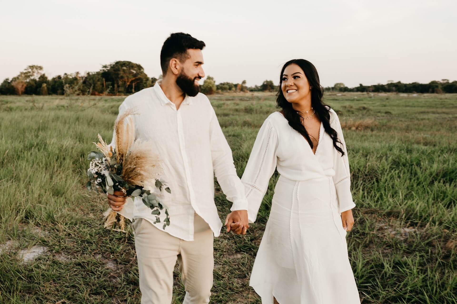 Wedding couple photoshoot in grass field