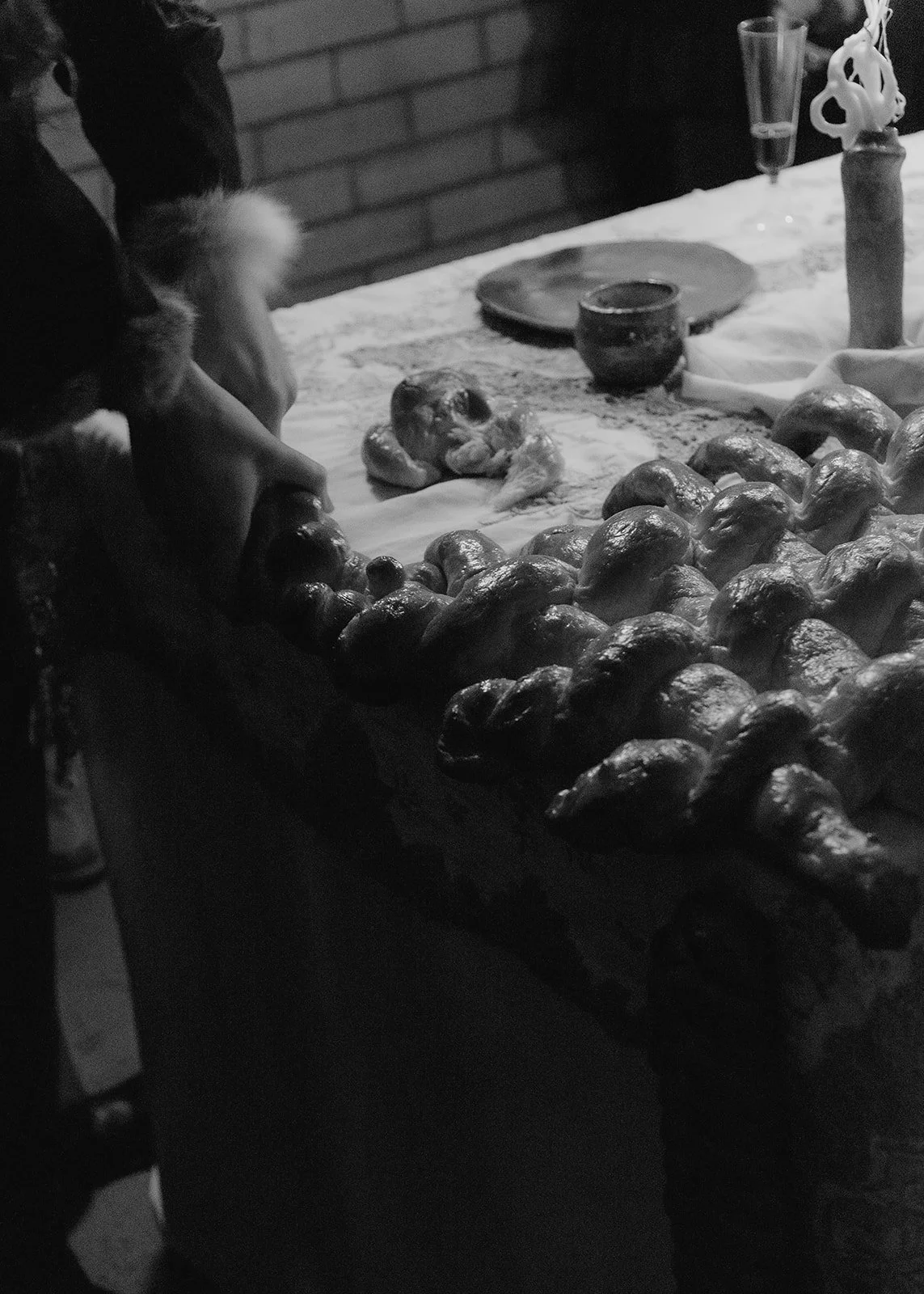 Twenty Five Hours, October 2025.
A temporal, collaborative installation curated by Na’ama Freeman, with ceramics by Jill Rosenzweig, Challah sculpture by Sidney Starkman, and candles and paper sculpture by Levana Katz.
 
Photographed by Hilary Dean.