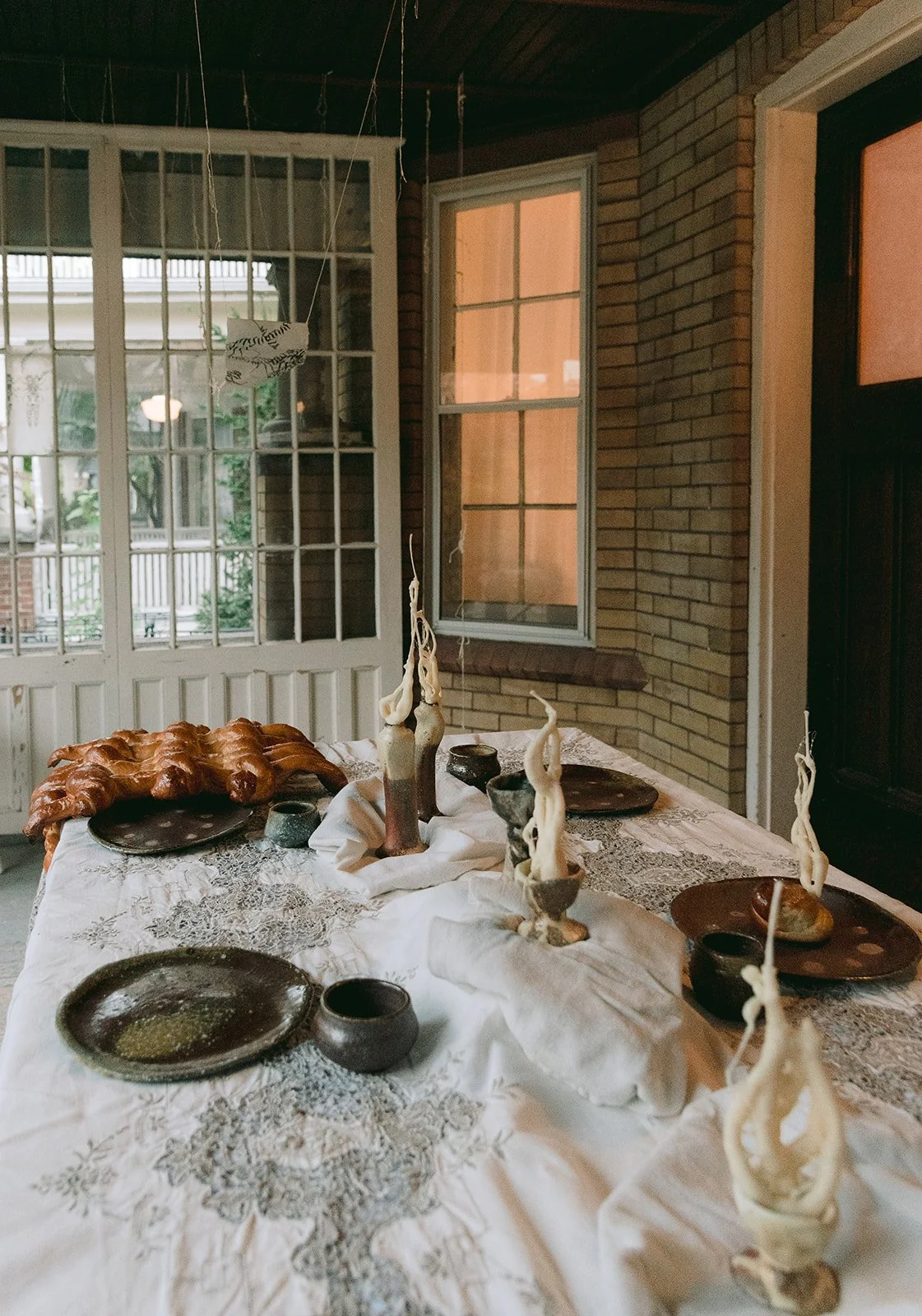 Twenty Five Hours, October 2025.
A temporal, collaborative installation curated by Na’ama Freeman, with ceramics by Jill Rosenzweig, Challah sculpture by Sidney Starkman, and candles and paper sculpture by Levana Katz.
 
Photographed by Hilary Dean.