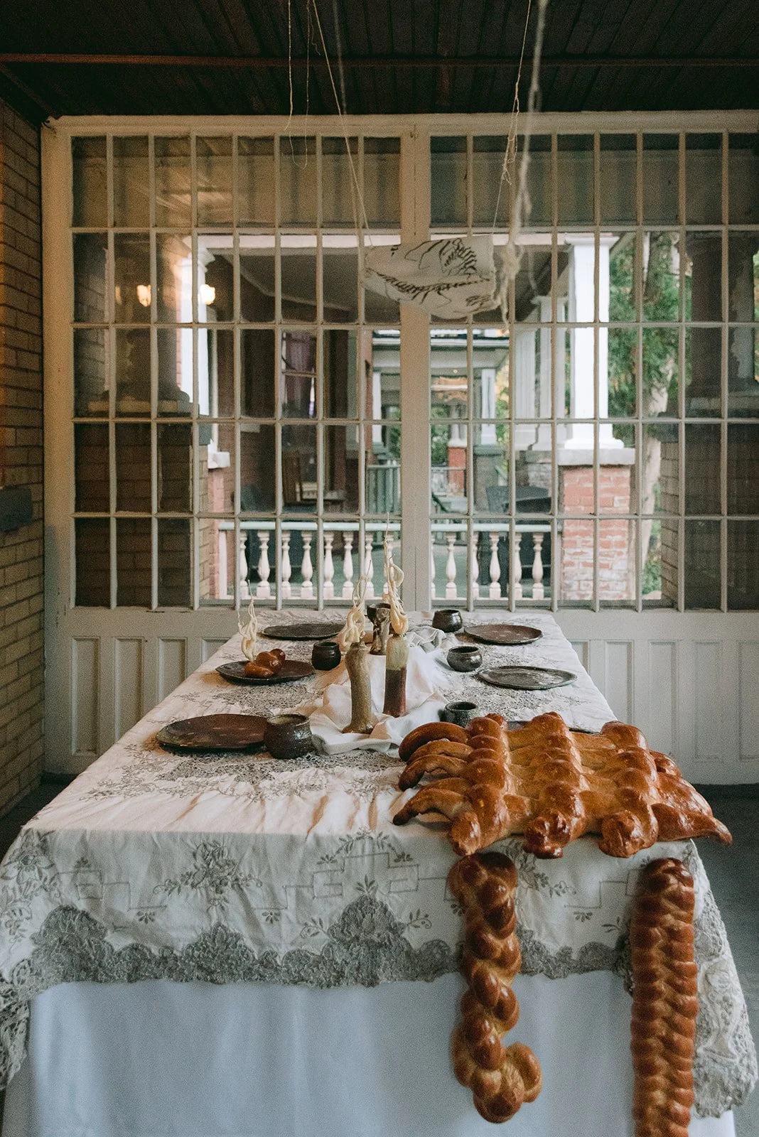 Twenty Five Hours, October 2025.
A temporal, collaborative installation curated by Na’ama Freeman, with ceramics by Jill Rosenzweig, Challah sculpture by Sidney Starkman, and candles and paper sculpture by Levana Katz.
 
Photographed by Hilary Dean.