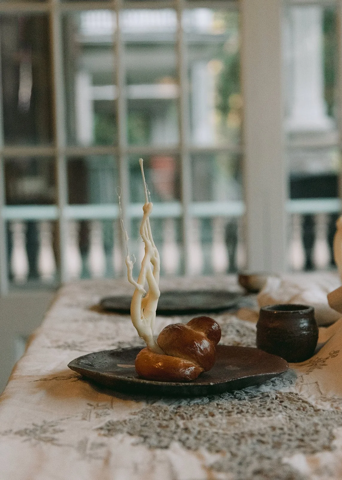 Twenty Five Hours, October 2025.
A temporal, collaborative installation curated by Na’ama Freeman, with ceramics by Jill Rosenzweig, Challah sculpture by Sidney Starkman, and candles and paper sculpture by Levana Katz.
 
Photographed by Hilary Dean.