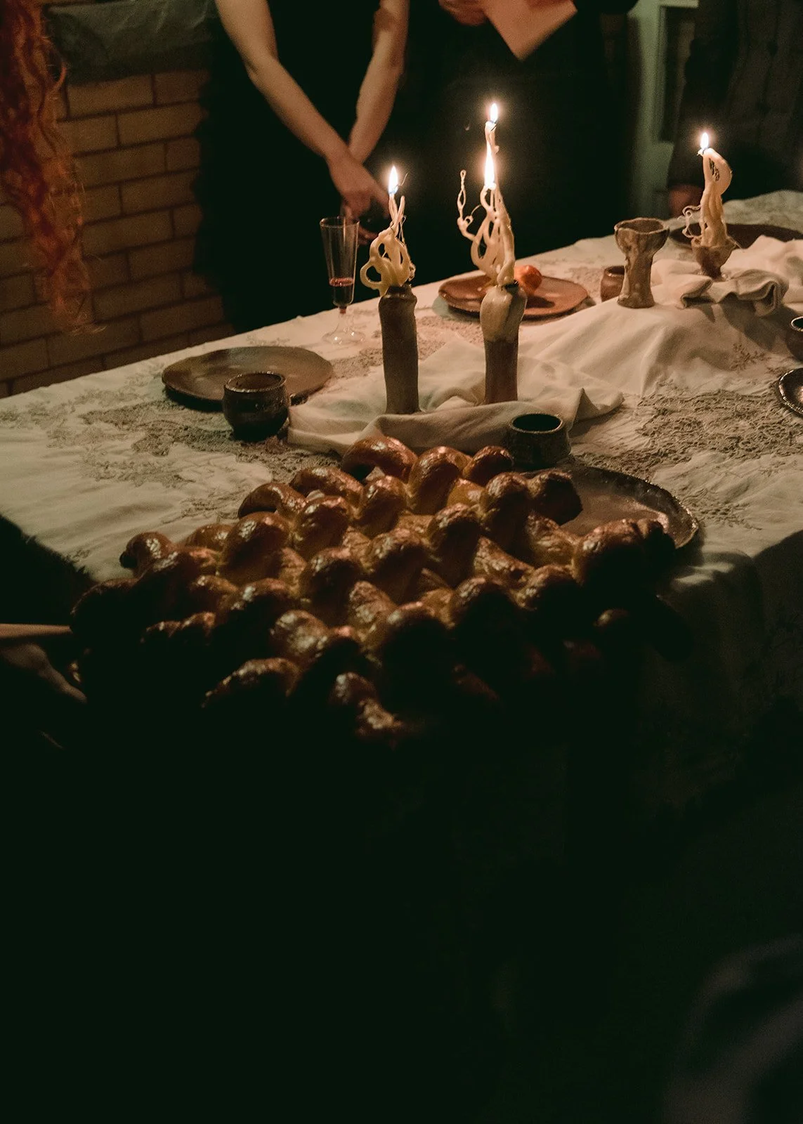 Twenty Five Hours, October 2025.
A temporal, collaborative installation curated by Na’ama Freeman, with ceramics by Jill Rosenzweig, Challah sculpture by Sidney Starkman, and candles and paper sculpture by Levana Katz.
 
Photographed by Hilary Dean.