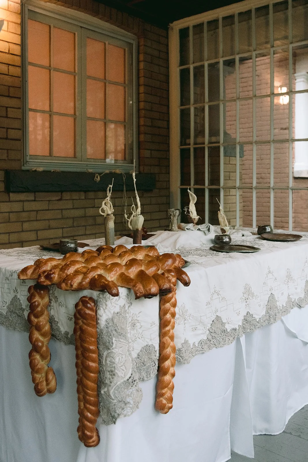 Twenty Five Hours, October 2025.
A temporal, collaborative installation curated by Na’ama Freeman, with ceramics by Jill Rosenzweig, Challah sculpture by Sidney Starkman, and candles and paper sculpture by Levana Katz.
 
Photographed by Hilary Dean.